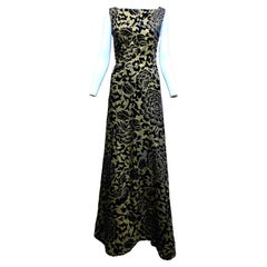 1970 SCAASI Poiret en velours floqué noir et or  Robe imprimée inspirée