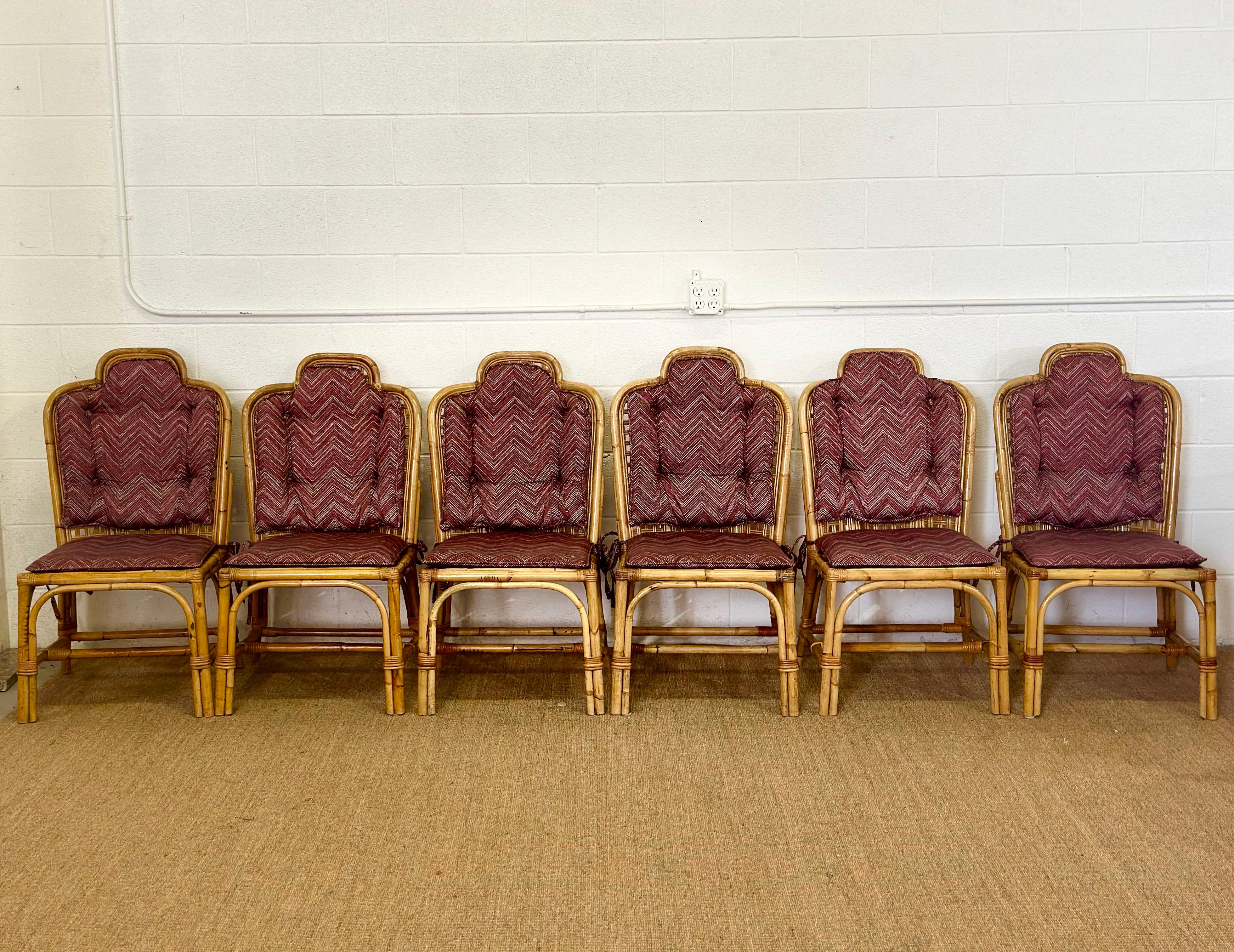 Americano Sedie da pranzo in rattan e bambù smerlato degli anni '70 con cuscini Chevron - Set di 6 in vendita