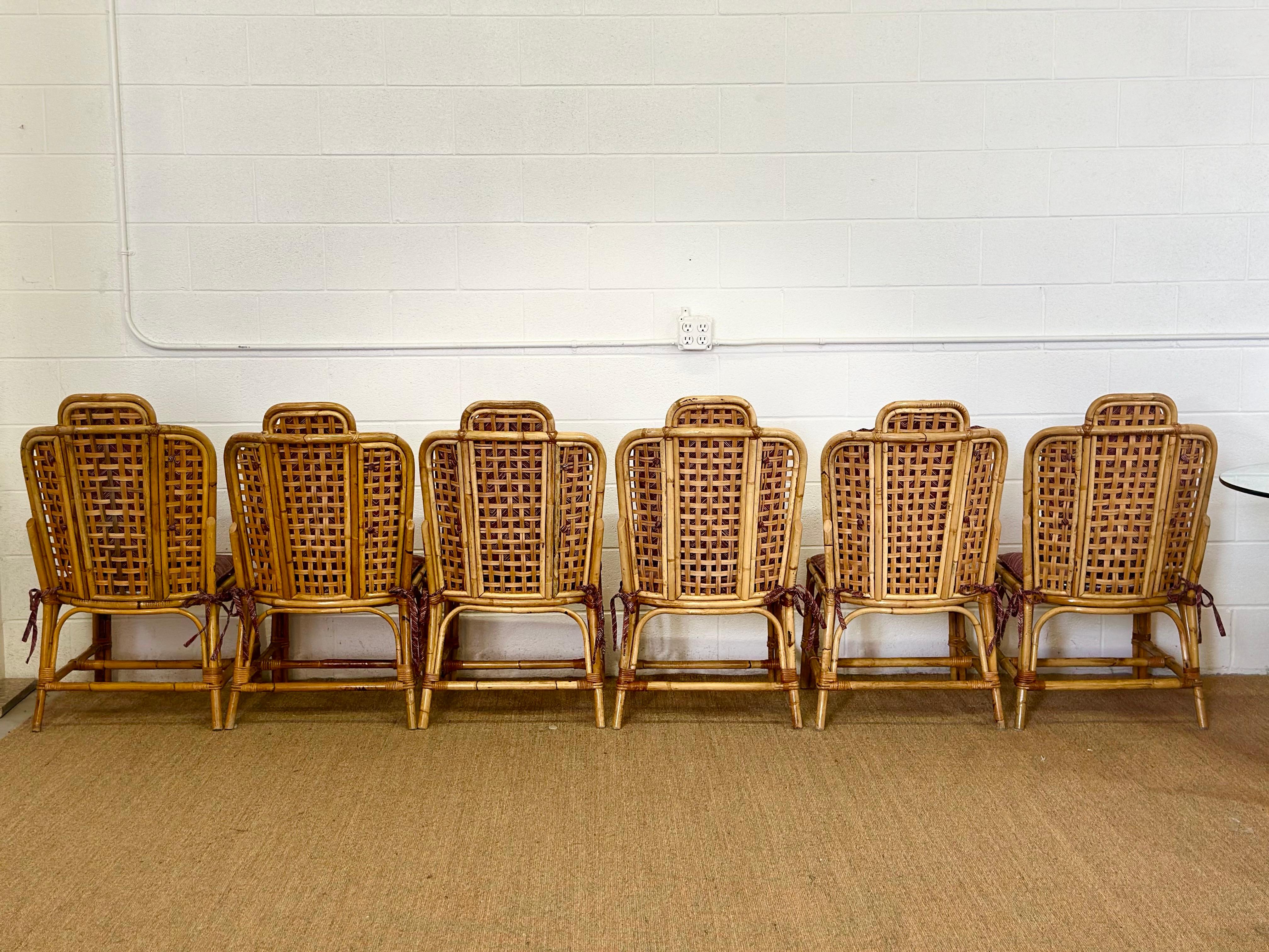 Sedie da pranzo in rattan e bambù smerlato degli anni '70 con cuscini Chevron - Set di 6 In condizioni buone in vendita a Farmington Hills, MI