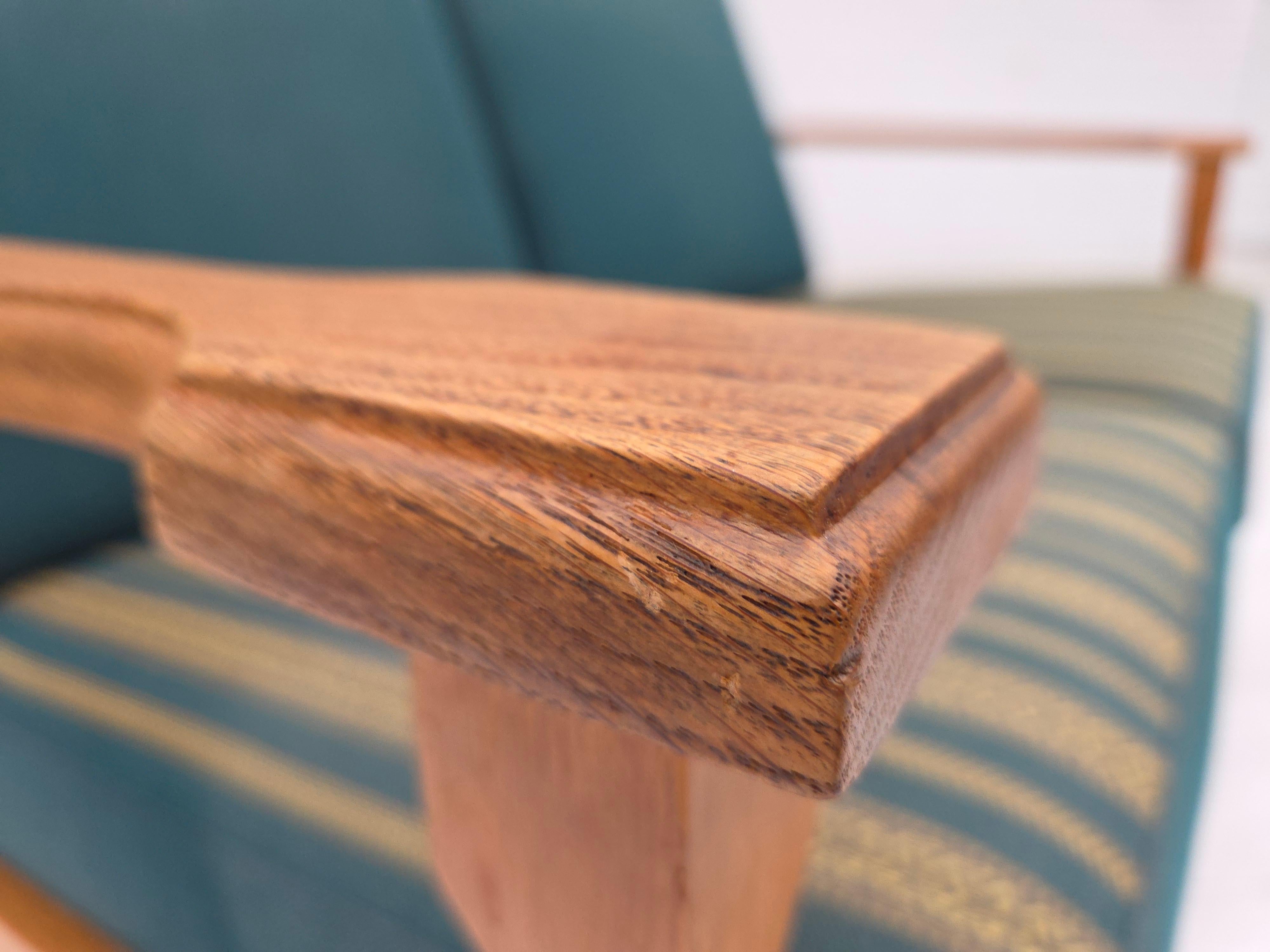 1970s, Scandinavian 2-seater sofa, furniture wool, solid oak wood. en vente 4