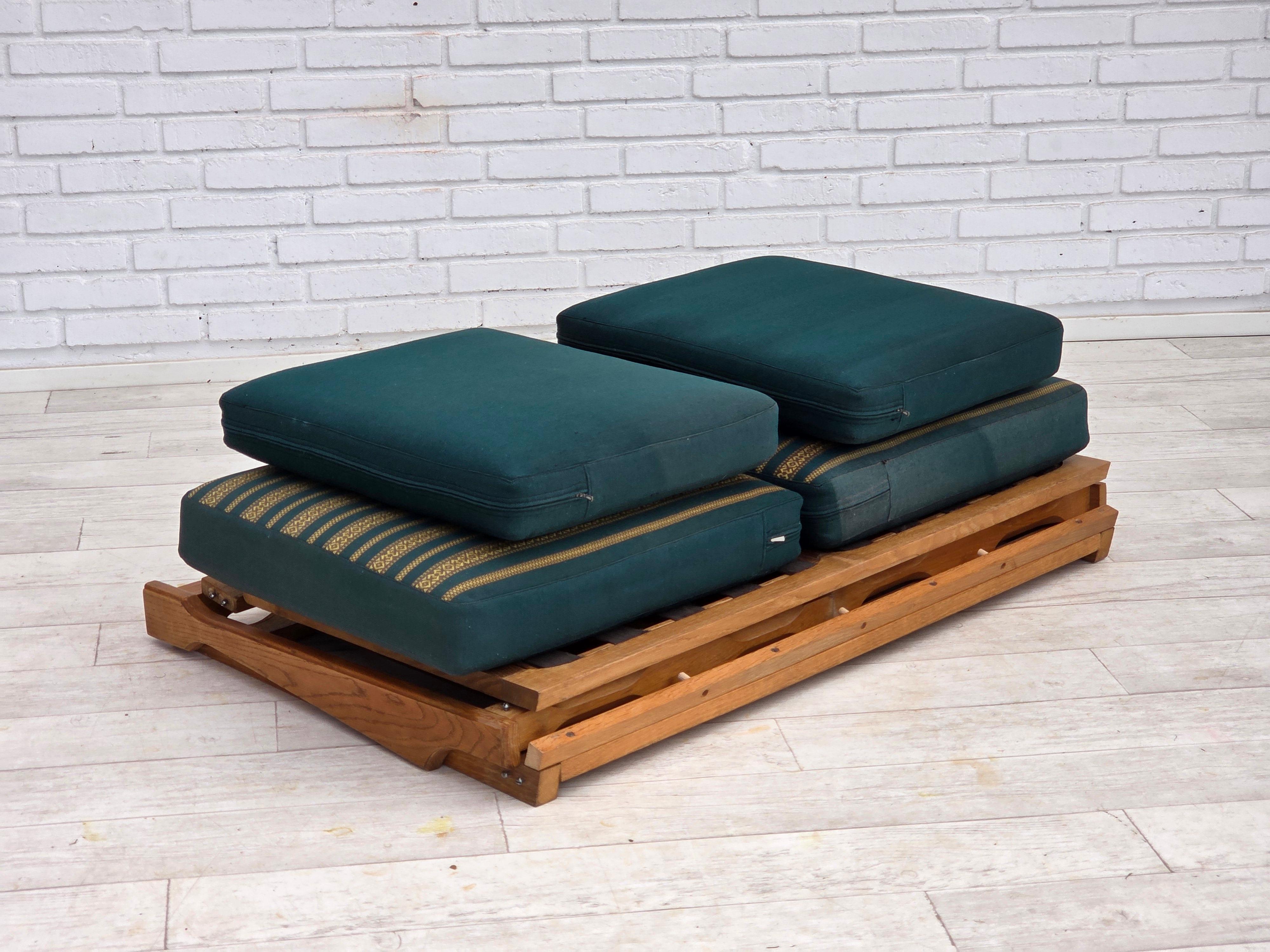 1970s, Scandinavian 2-seater sofa, furniture wool, solid oak wood. en vente 11