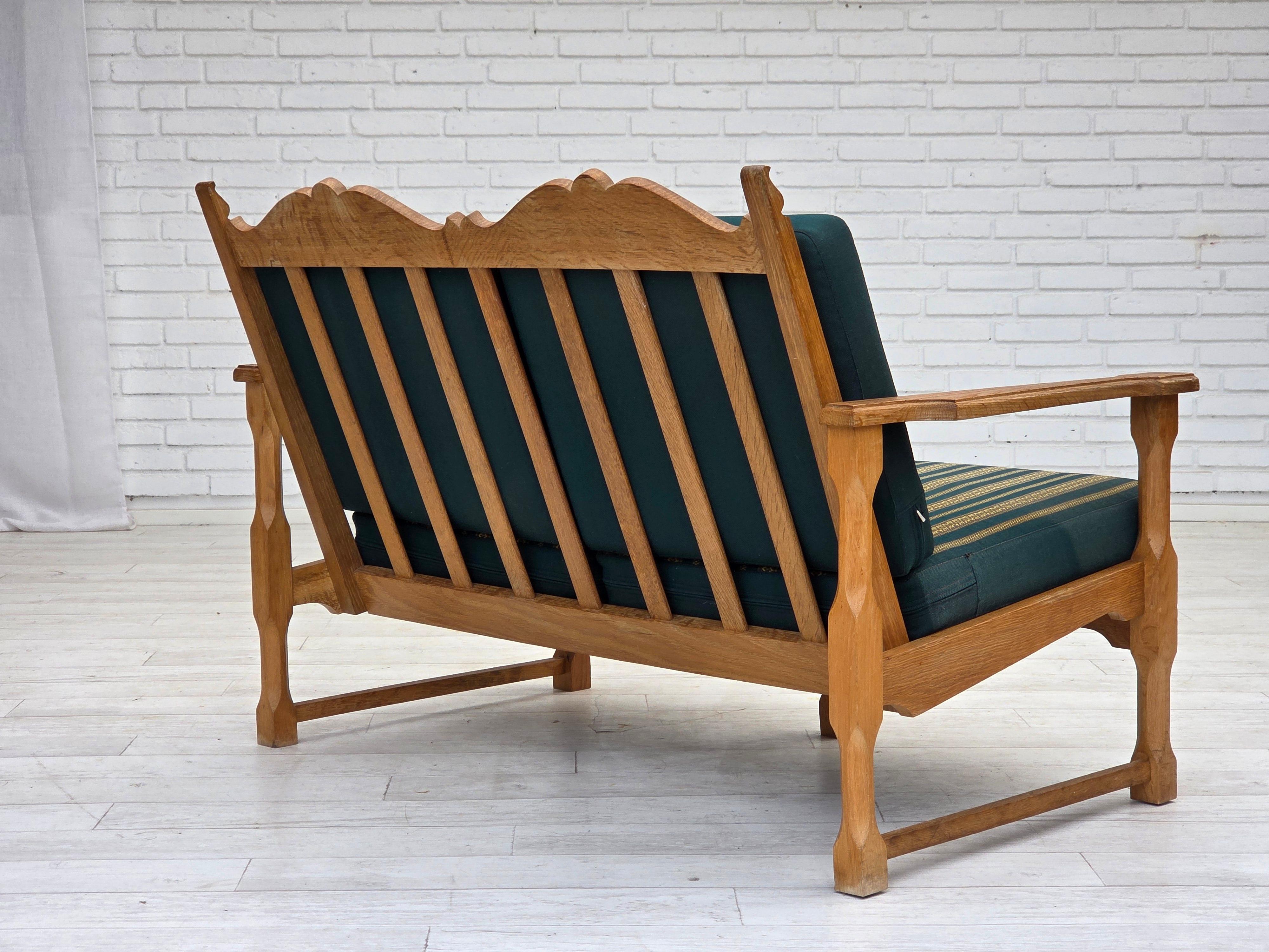 Danois 1970s, Scandinavian 2-seater sofa, furniture wool, solid oak wood. en vente