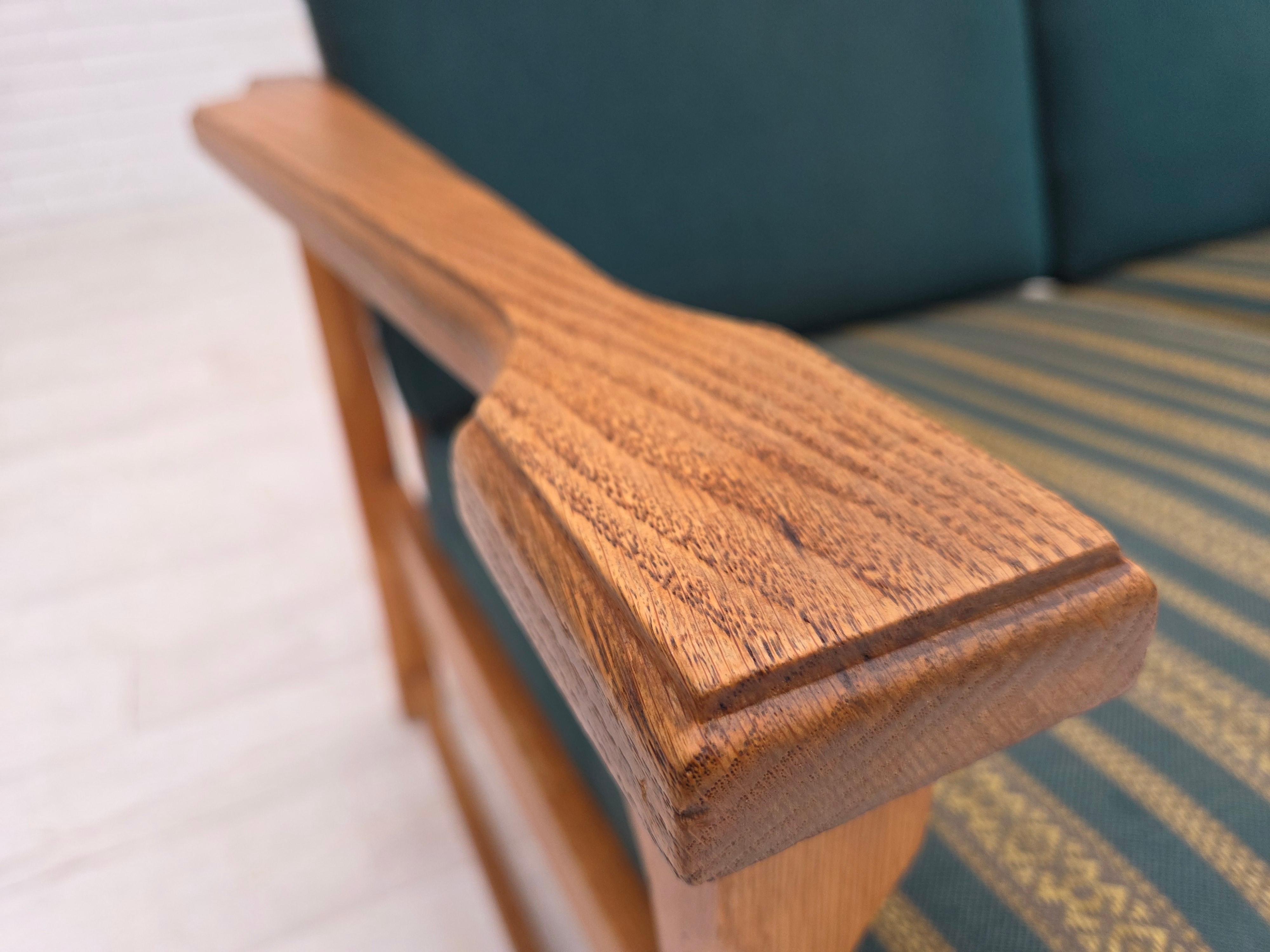 1970s, Scandinavian 2-seater sofa, furniture wool, solid oak wood. en vente 2