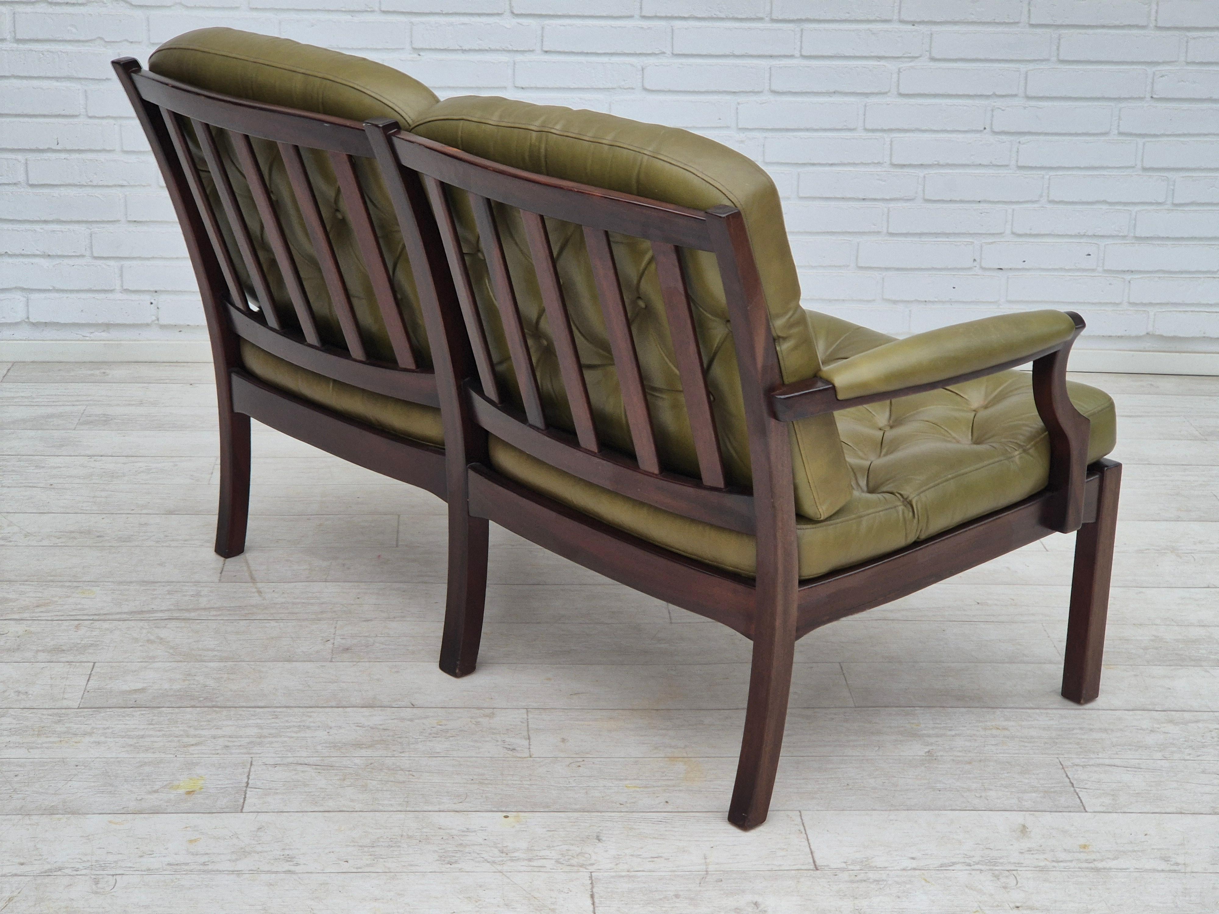 1970, canapé scandinave à 2 places, état d'origine, meuble en cuir, teck. Bon état - En vente à Tarm, 82