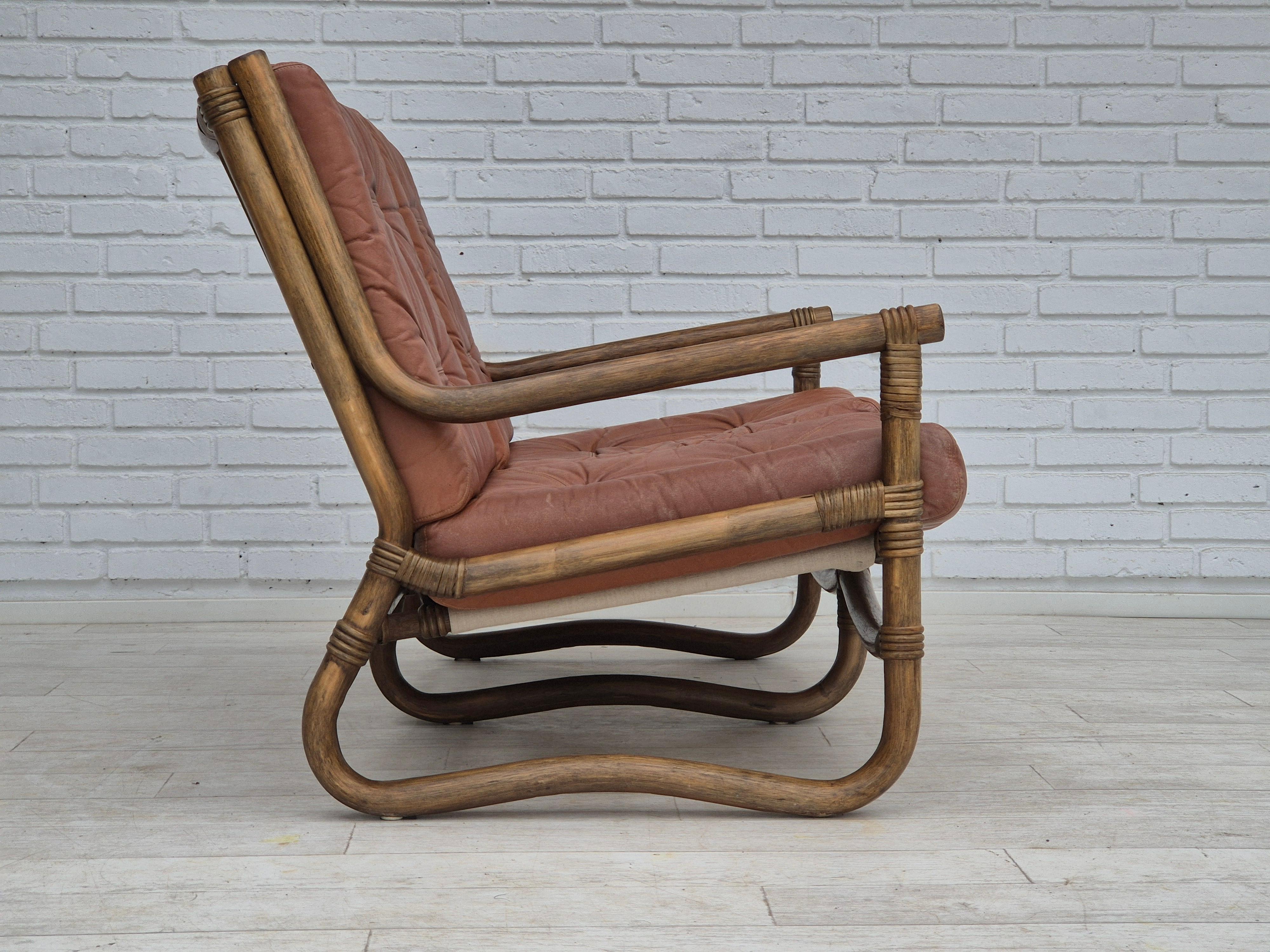 Scandinavo moderno Anni '70, divano scandinavo a 2 posti, originale in ottime condizioni, bambù, pelle in vendita