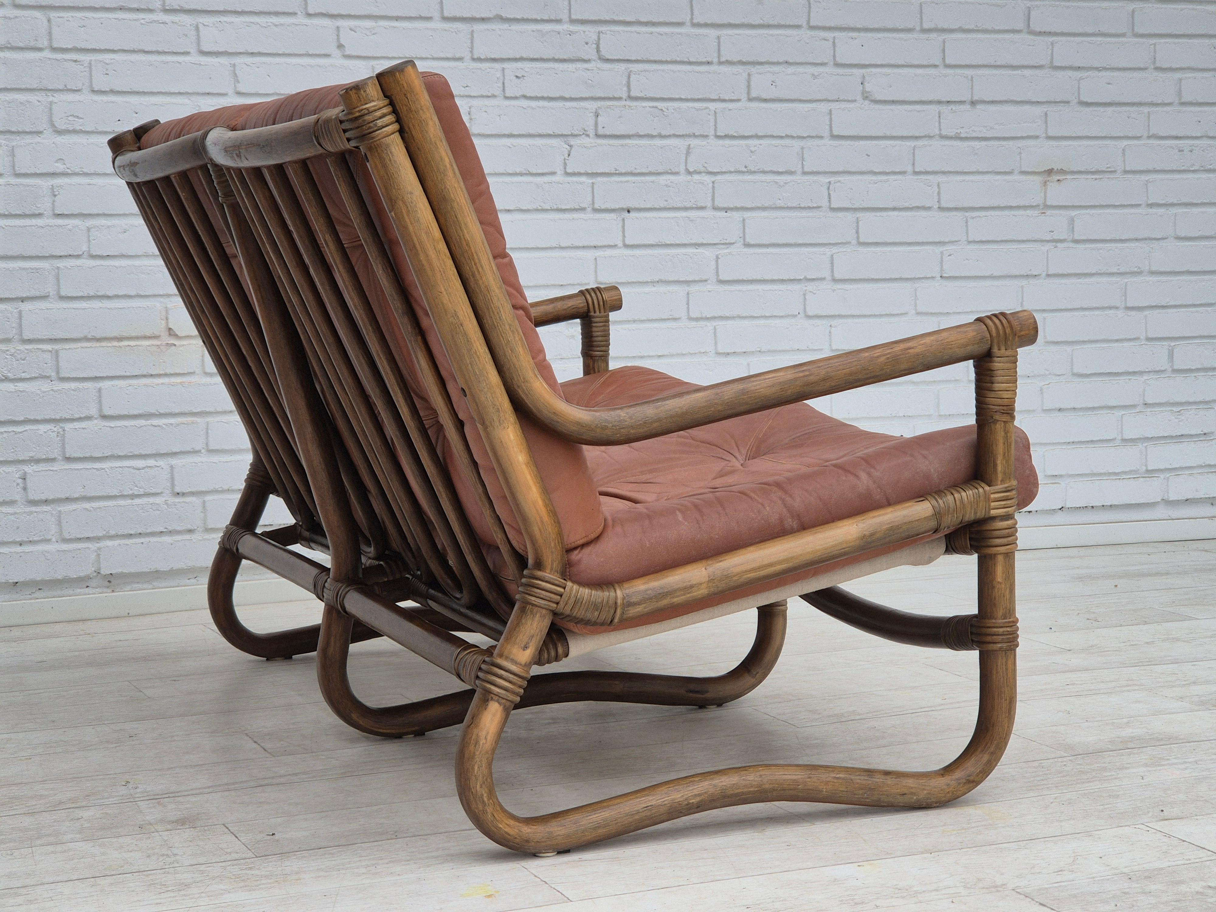 Danese Anni '70, divano scandinavo a 2 posti, originale in ottime condizioni, bambù, pelle in vendita