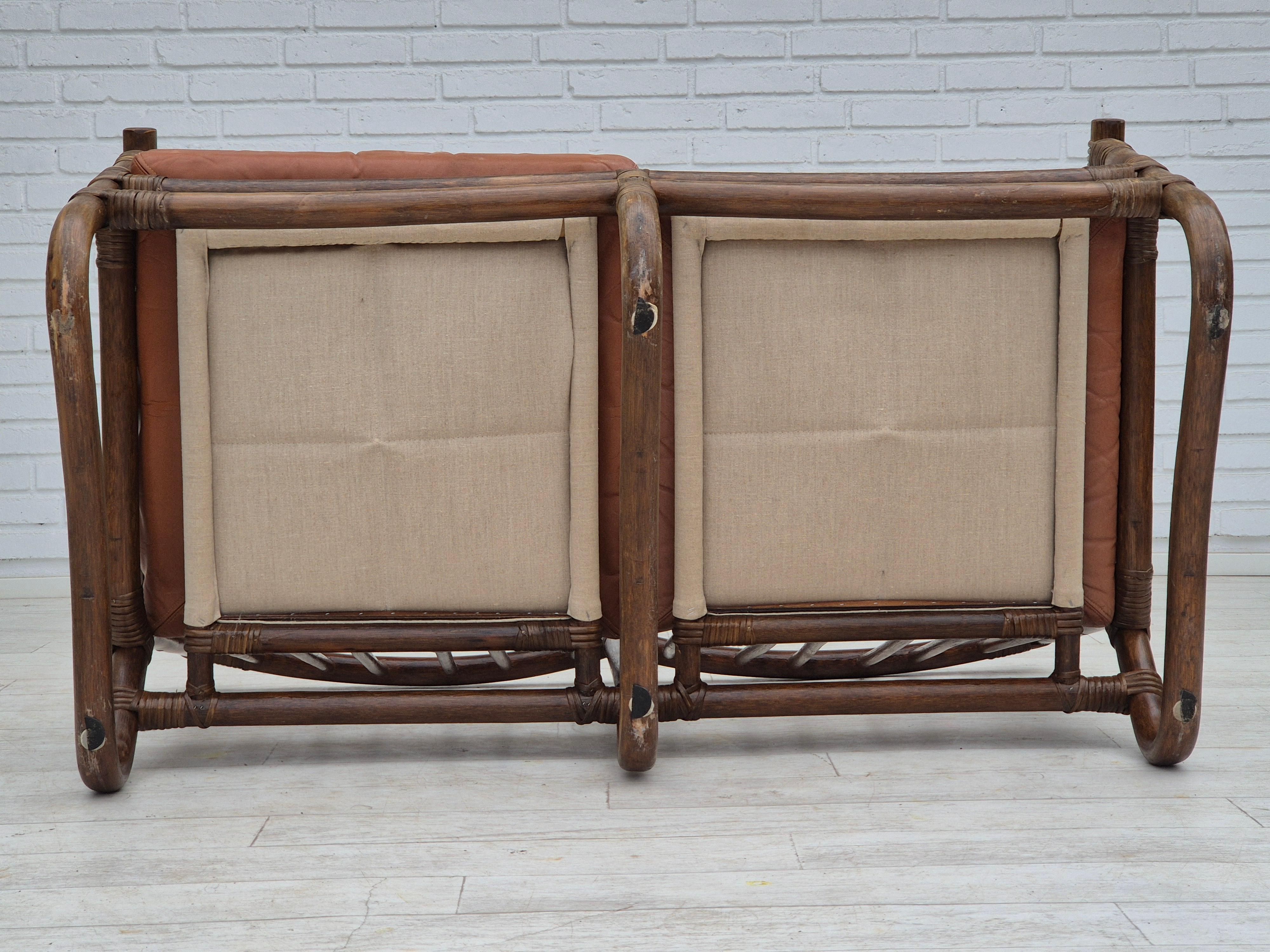 Pelle Anni '70, divano scandinavo a 2 posti, originale in ottime condizioni, bambù, pelle in vendita