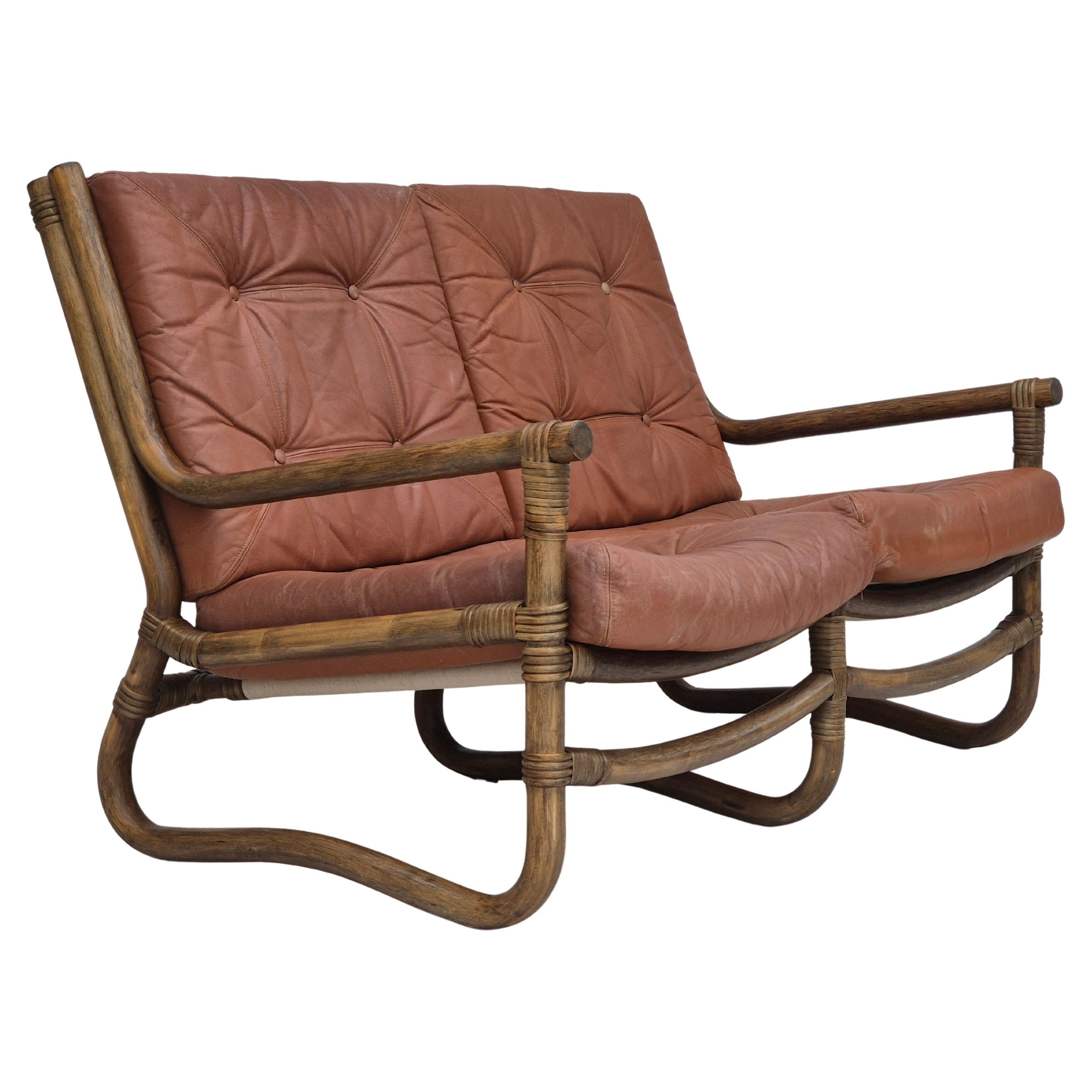 Anni '70, divano scandinavo a 2 posti, originale in ottime condizioni, bambù, pelle in vendita