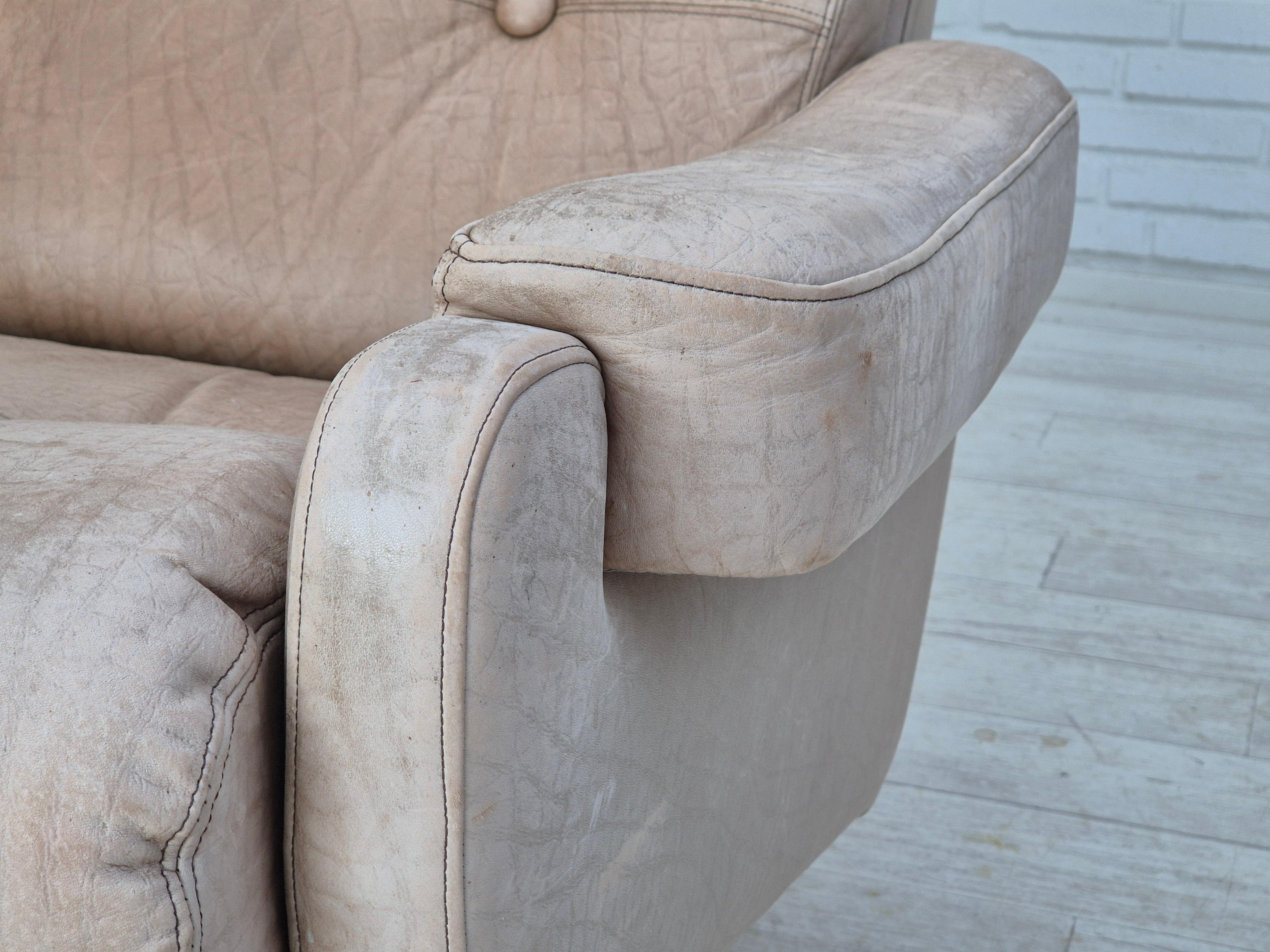 1970s, Scandinavian 2 seater sofa, original very good condition, leather. For Sale 3