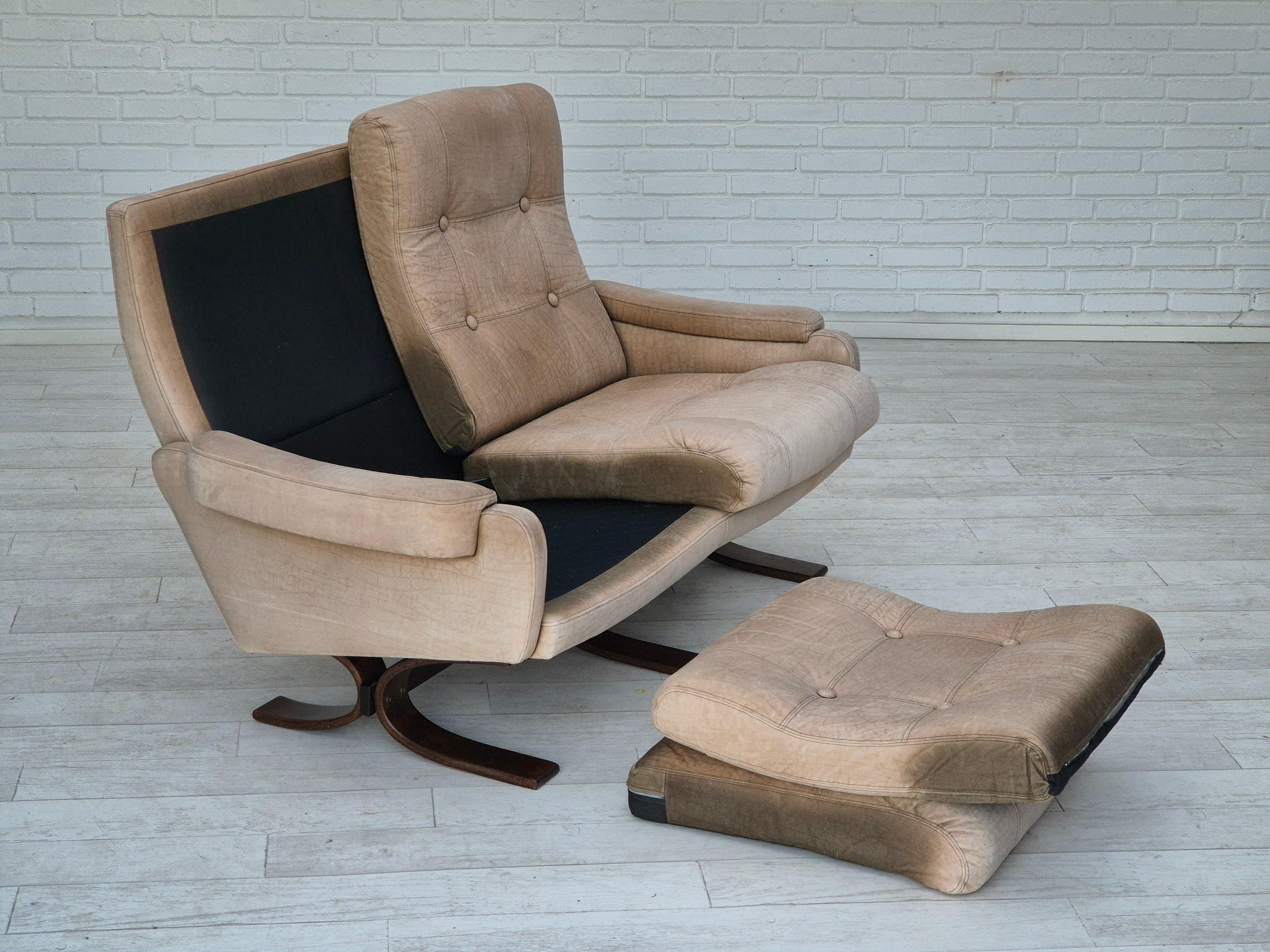 1970s, Scandinavian 2 seater sofa, original very good condition, leather. For Sale 11