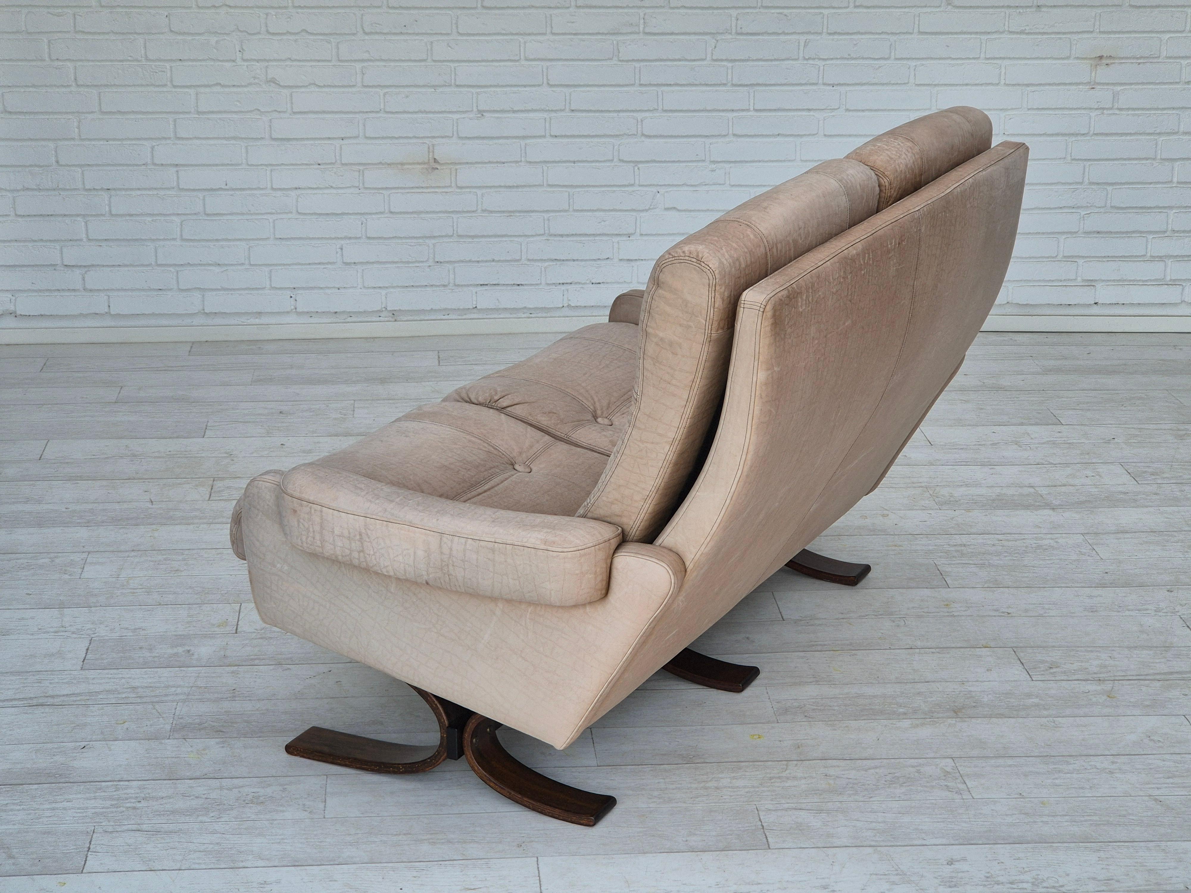 Late 20th Century 1970s, Scandinavian 2 seater sofa, original very good condition, leather. For Sale