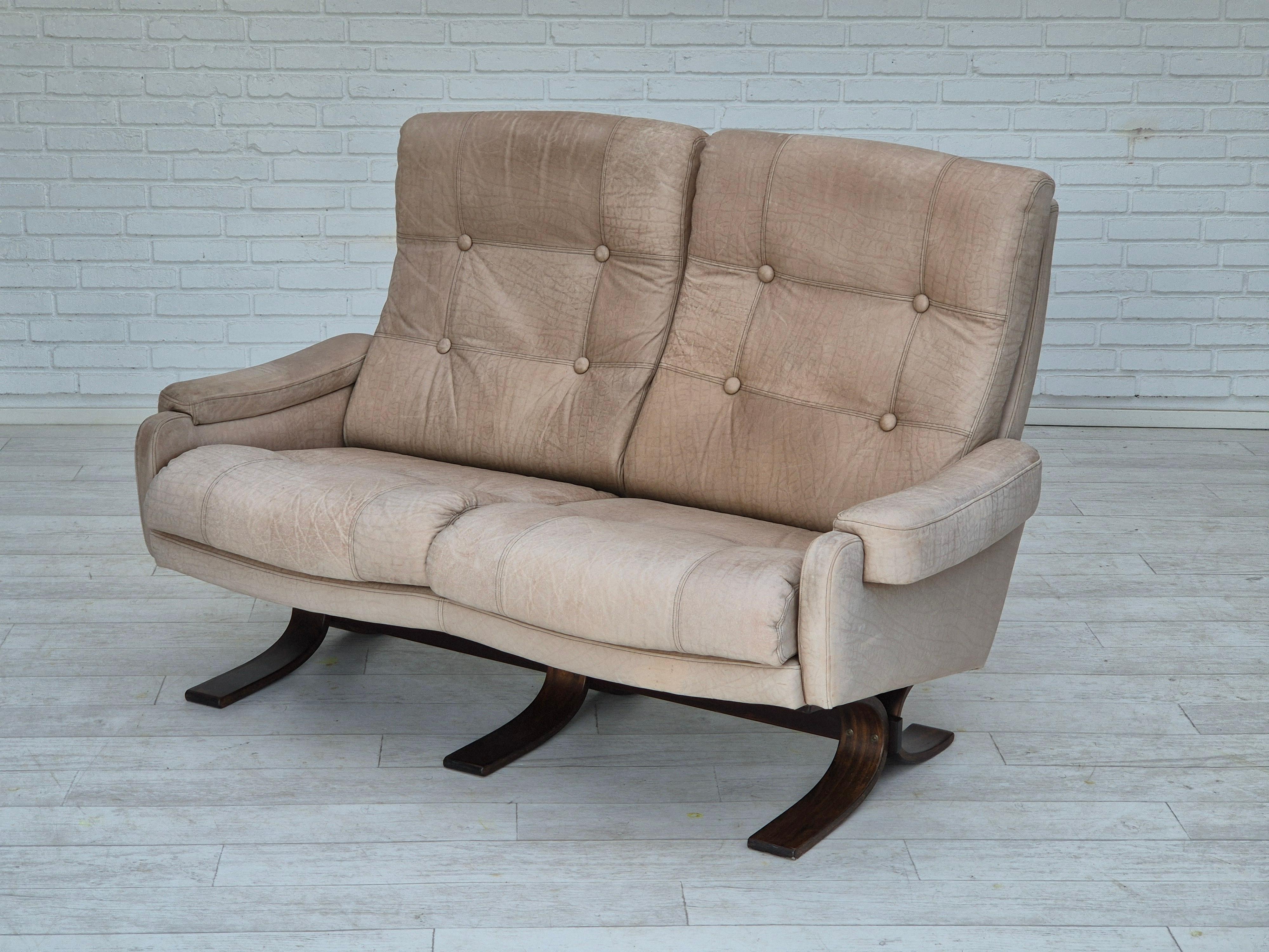 1970s, Scandinavian 2 seater sofa, original very good condition, leather. For Sale 1