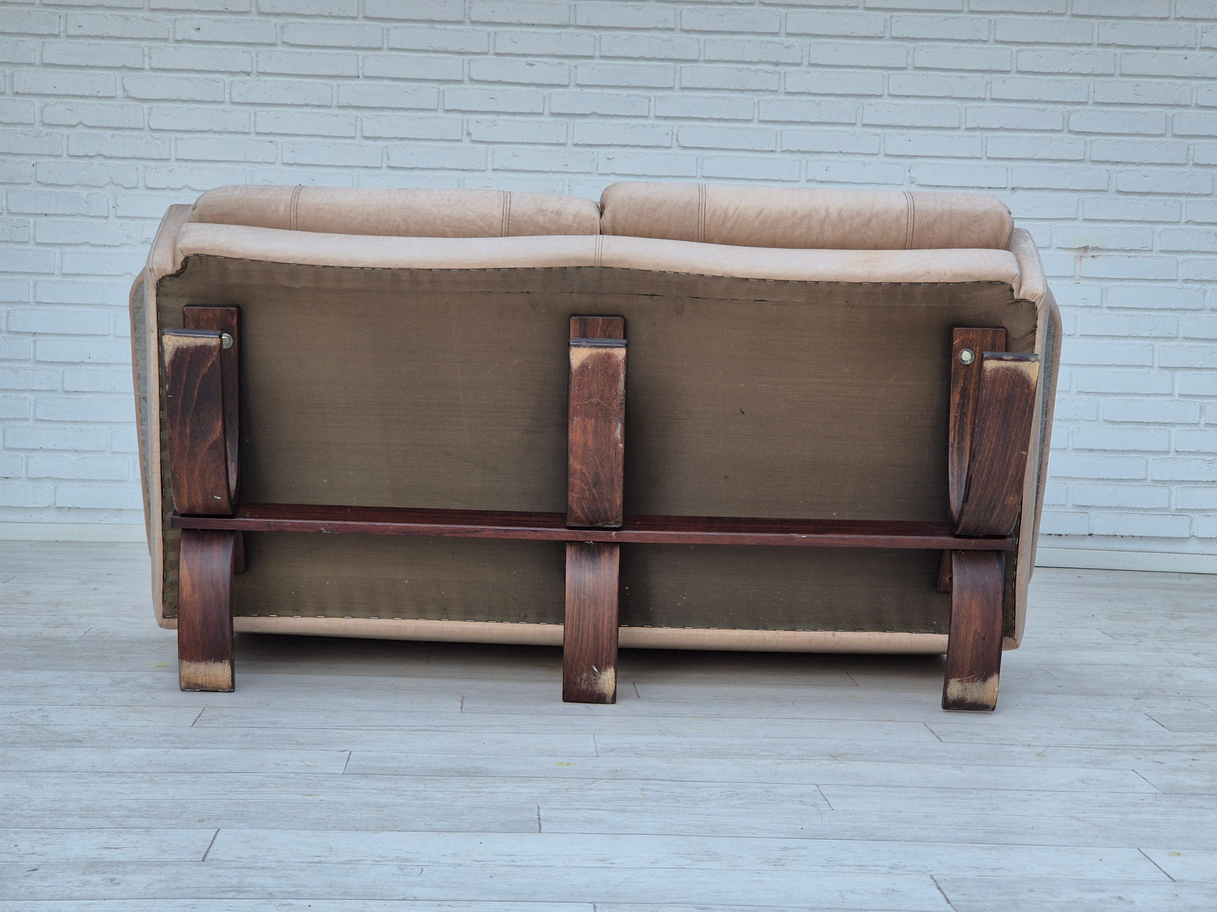1970s, Scandinavian 2 seater sofa, original very good condition, leather. For Sale 2