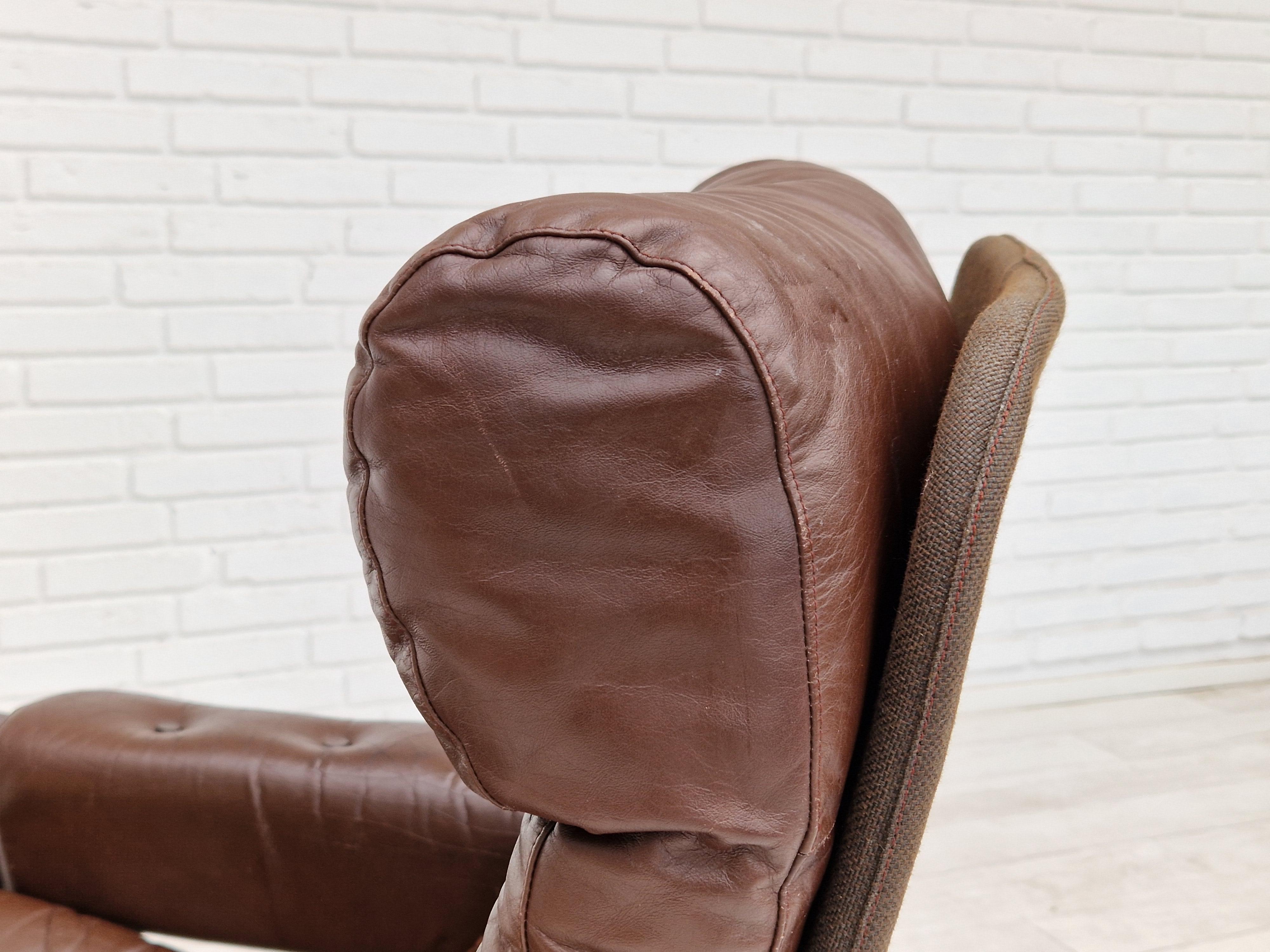 1970s, Scandinavian Adjustable Lounge Chair, Brown Leather, Oak Wood For Sale 3