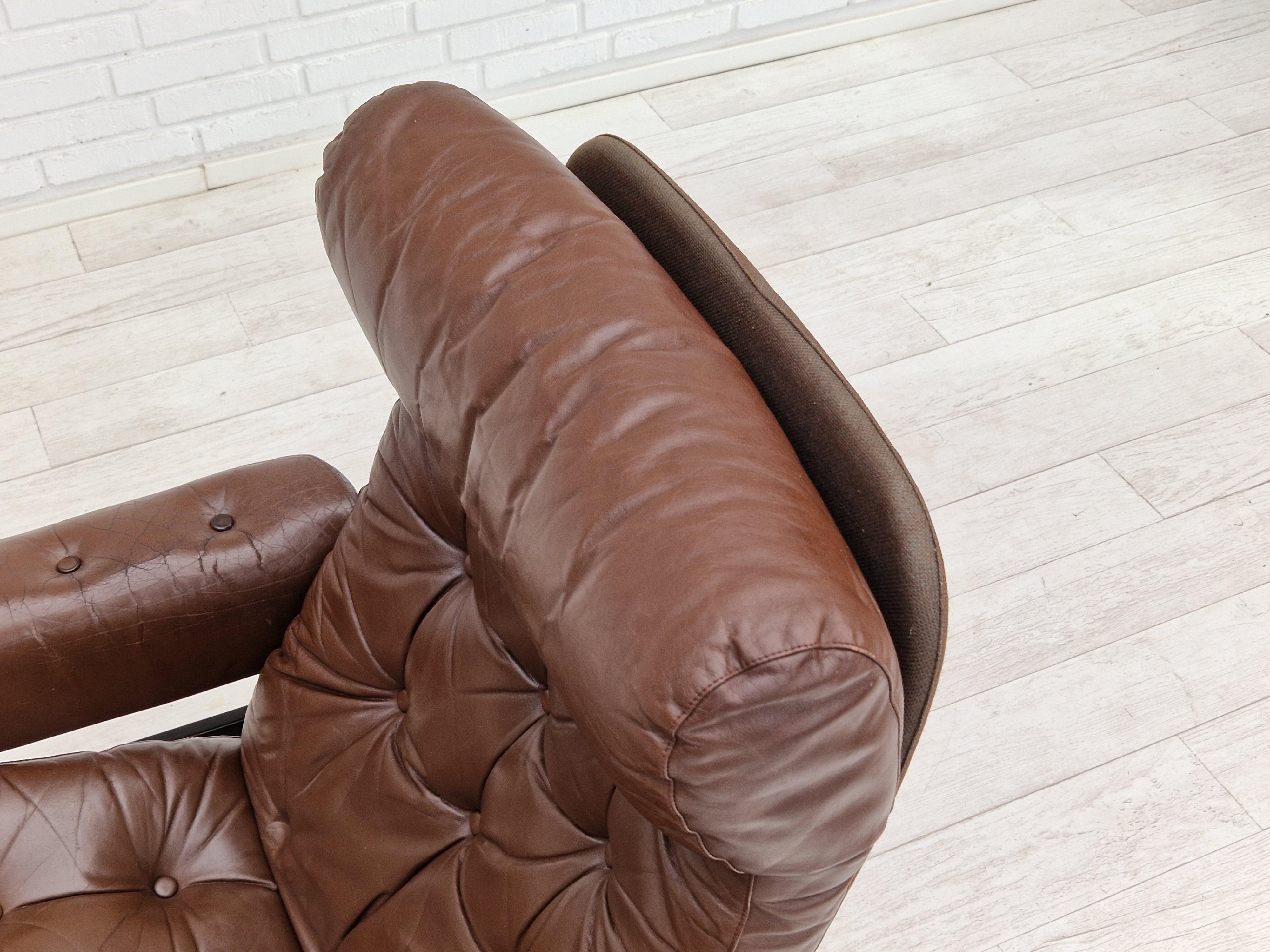 1970s, Scandinavian Adjustable Lounge Chair, Brown Leather, Oak Wood For Sale 4