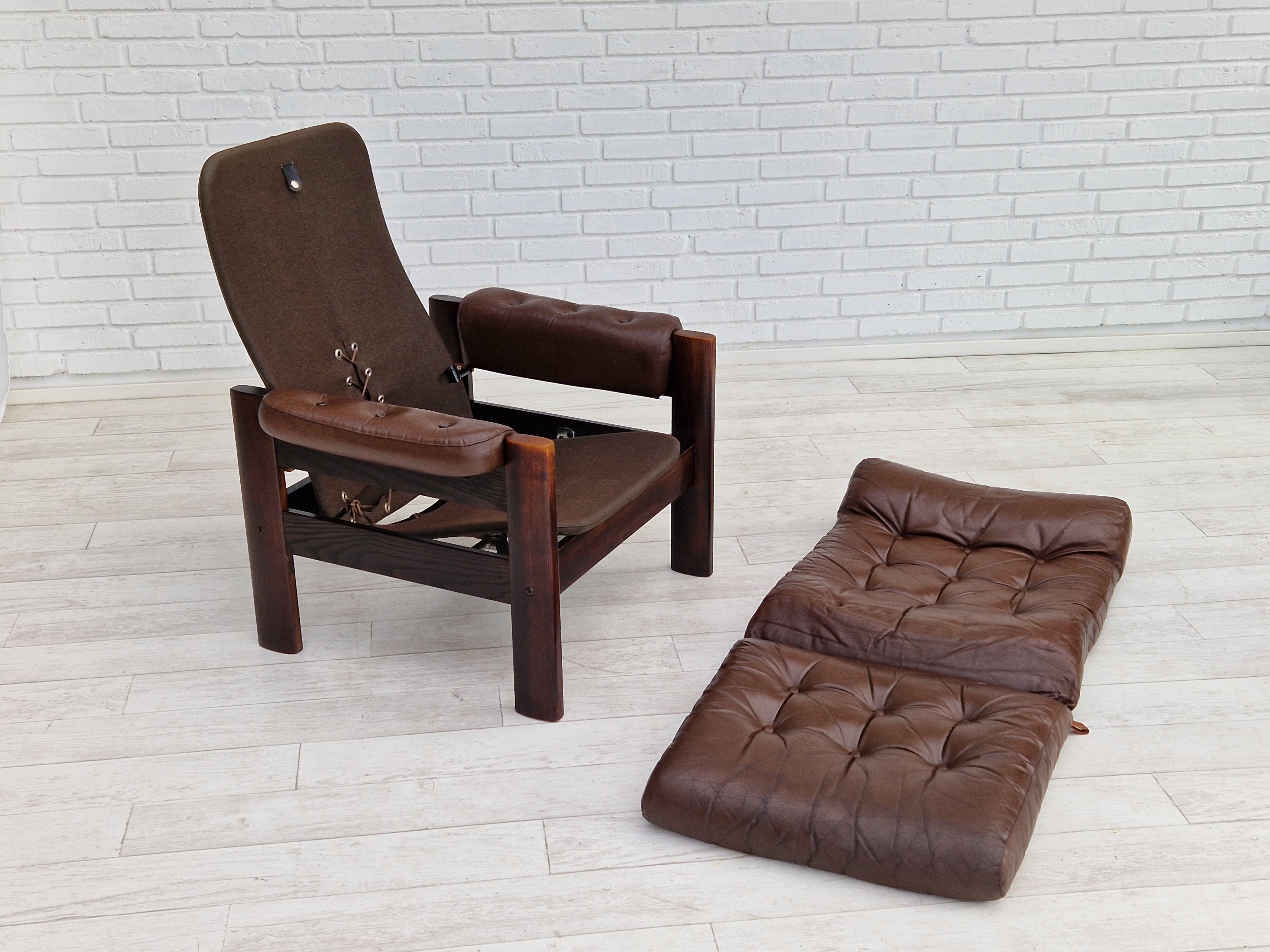 1970s, Scandinavian Adjustable Lounge Chair, Brown Leather, Oak Wood For Sale 7