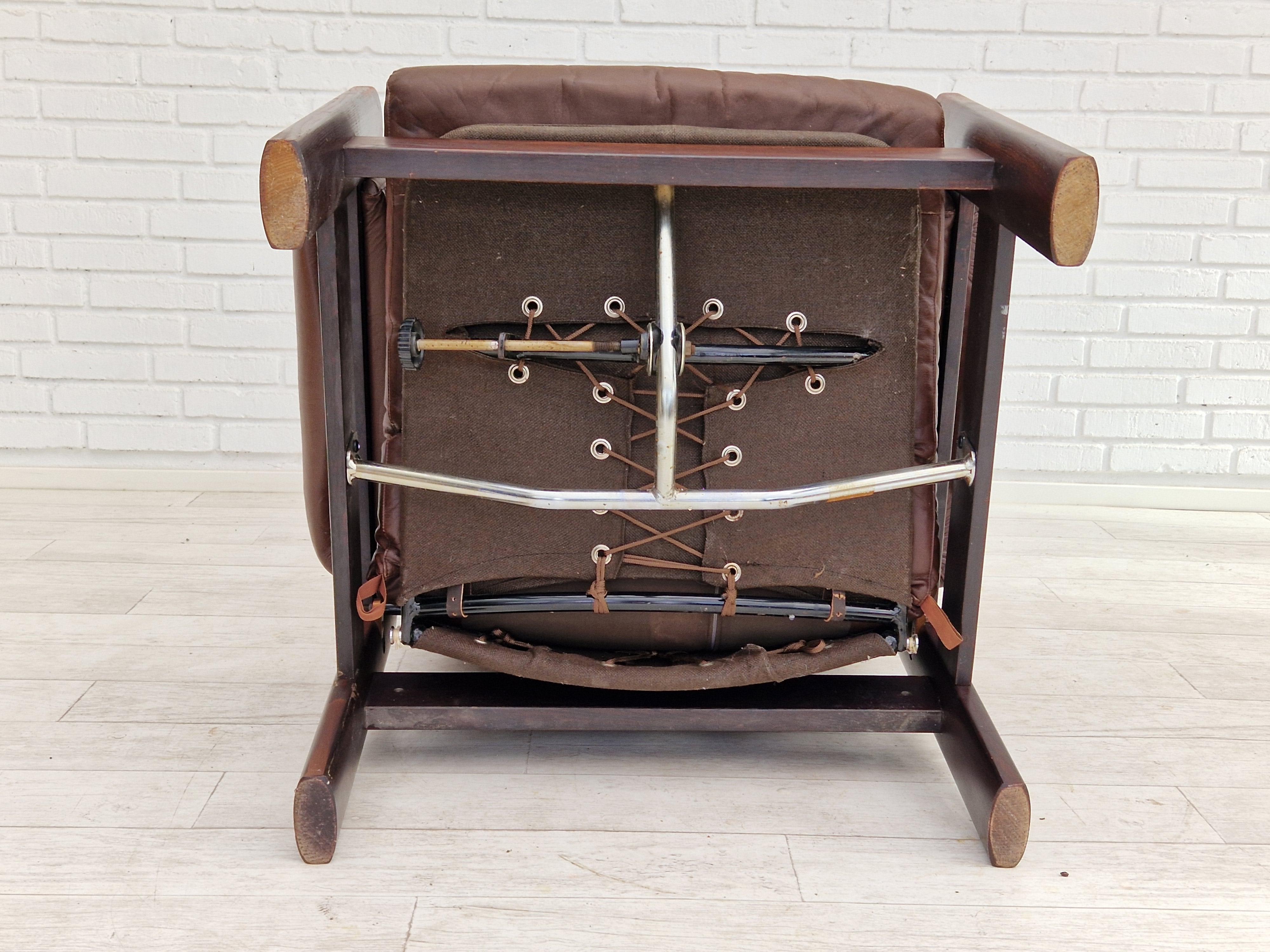 1970s, Scandinavian Adjustable Lounge Chair, Brown Leather, Oak Wood For Sale 9