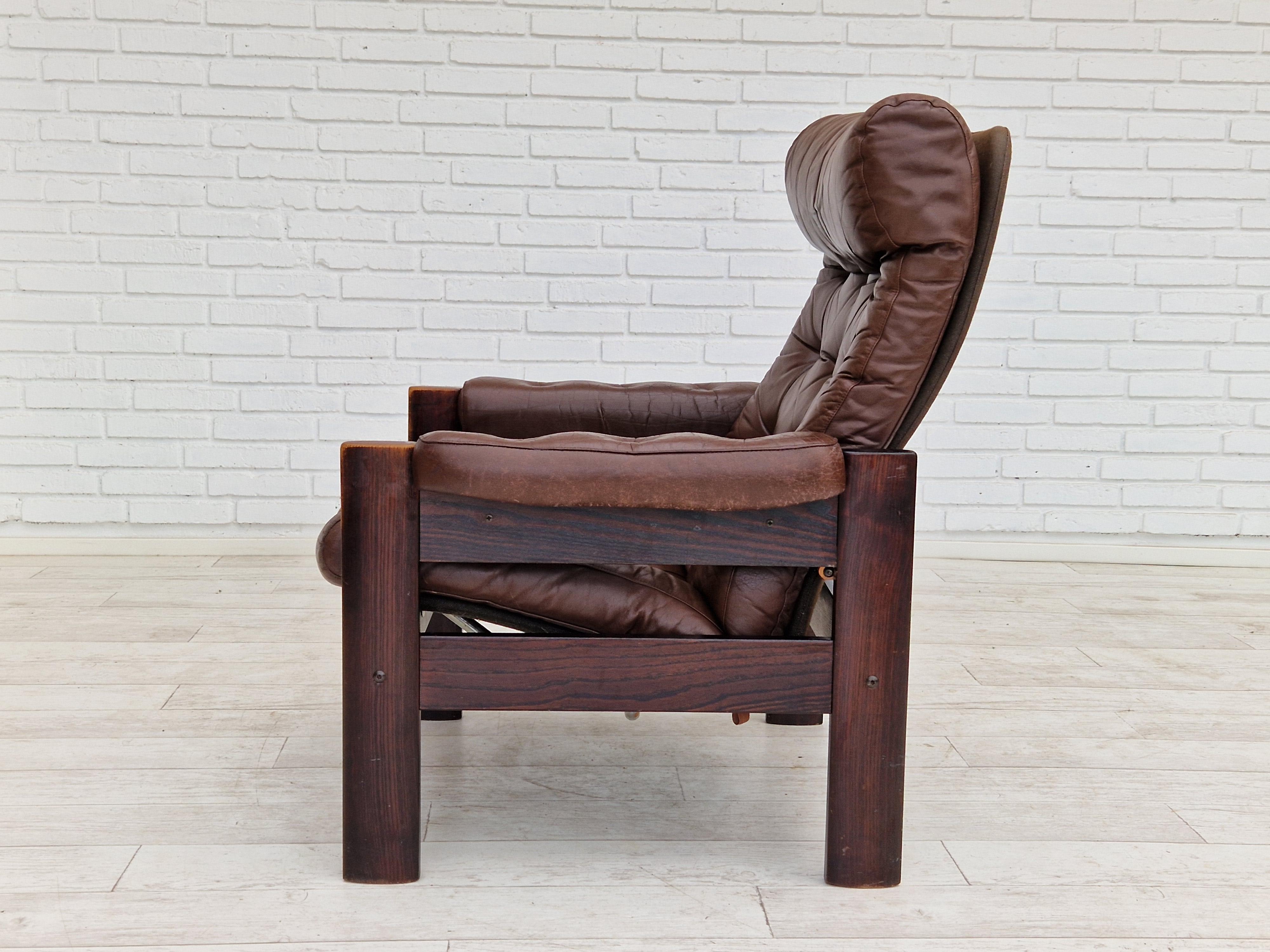 1970s, Scandinavian Adjustable Lounge Chair, Brown Leather, Oak Wood For Sale 10