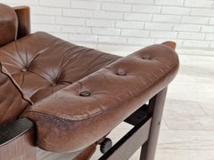 Chaise longue scandinave réglable des années 1970, cuir marron, bois de chêne.