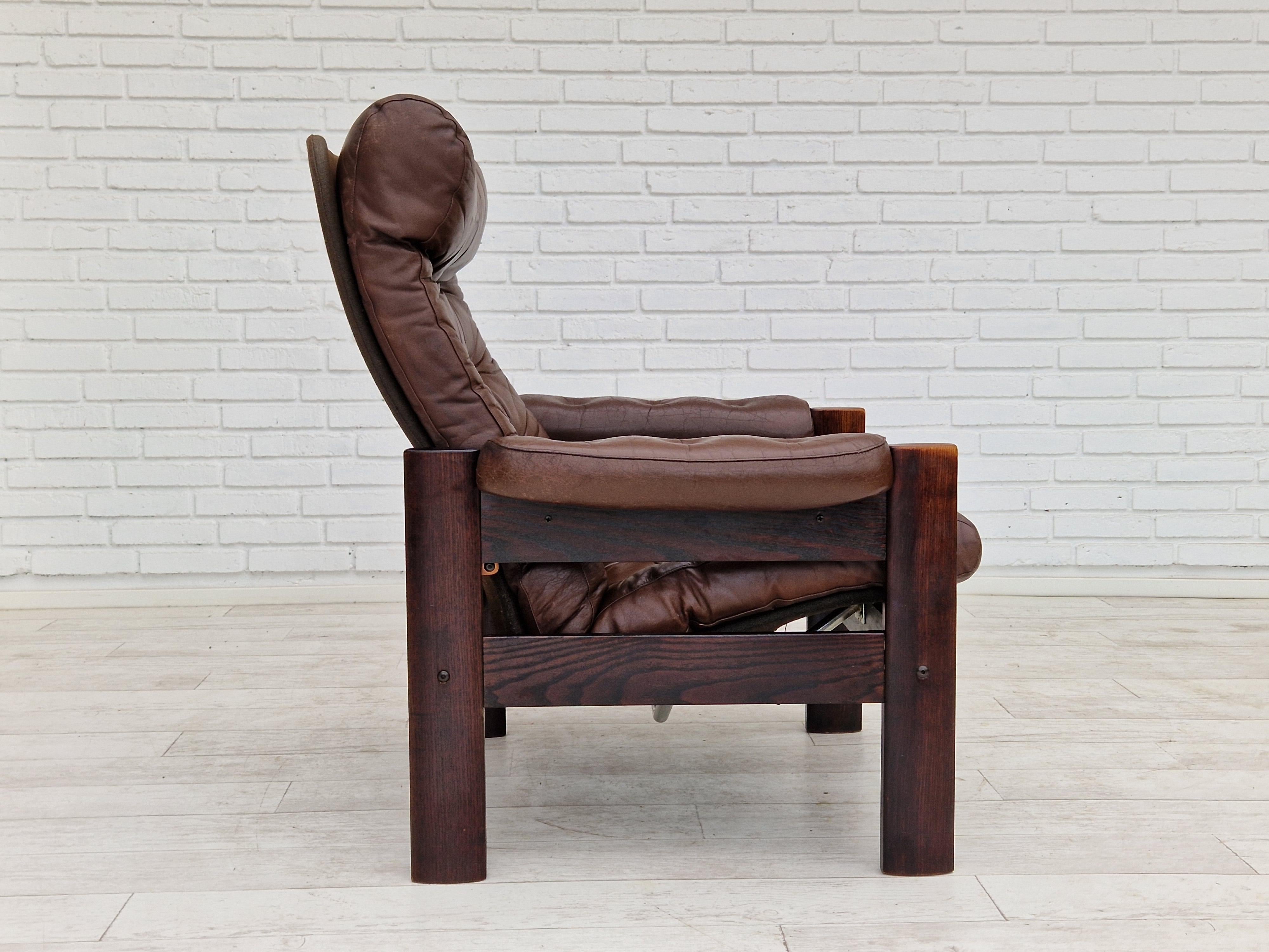 1970s, Scandinavian Adjustable Lounge Chair, Brown Leather, Oak Wood In Good Condition For Sale In Tarm, 82