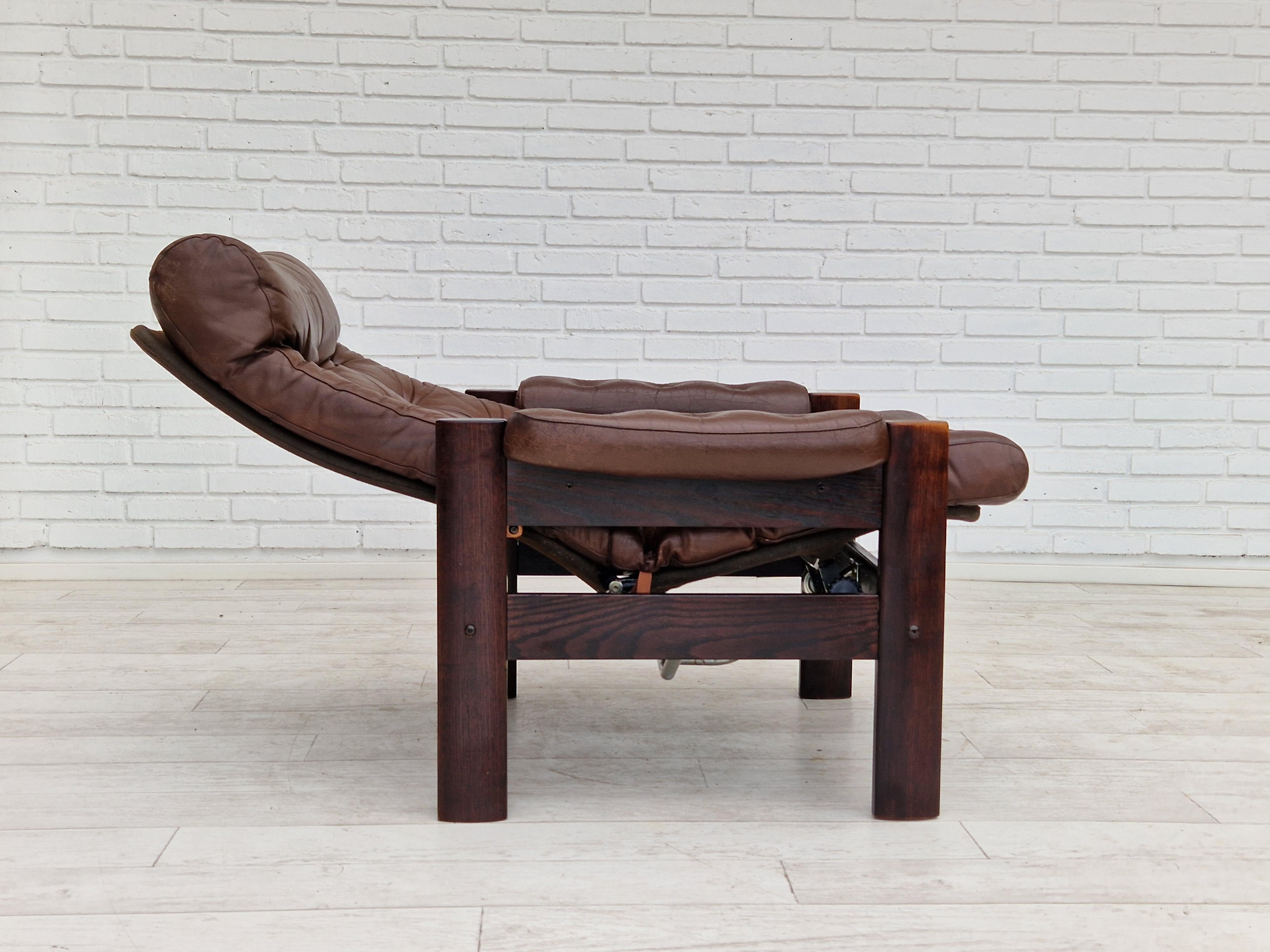 Late 20th Century 1970s, Scandinavian Adjustable Lounge Chair, Brown Leather, Oak Wood For Sale