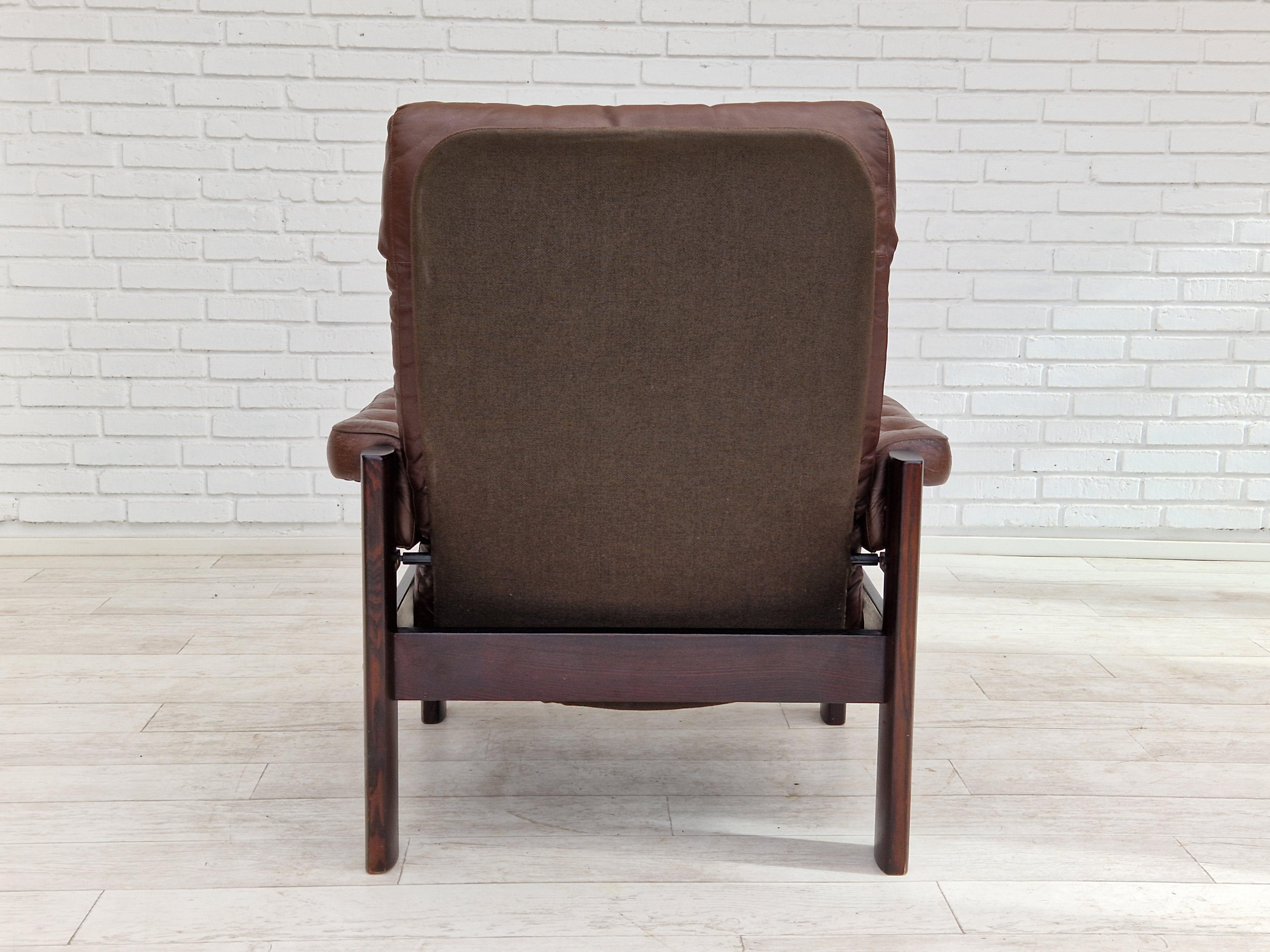 1970s, Scandinavian Adjustable Lounge Chair, Brown Leather, Oak Wood For Sale 1