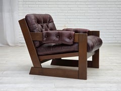 1970er Jahre, skandinavischer Sessel, braunes Möbelleder, dunkles Buchenholz.