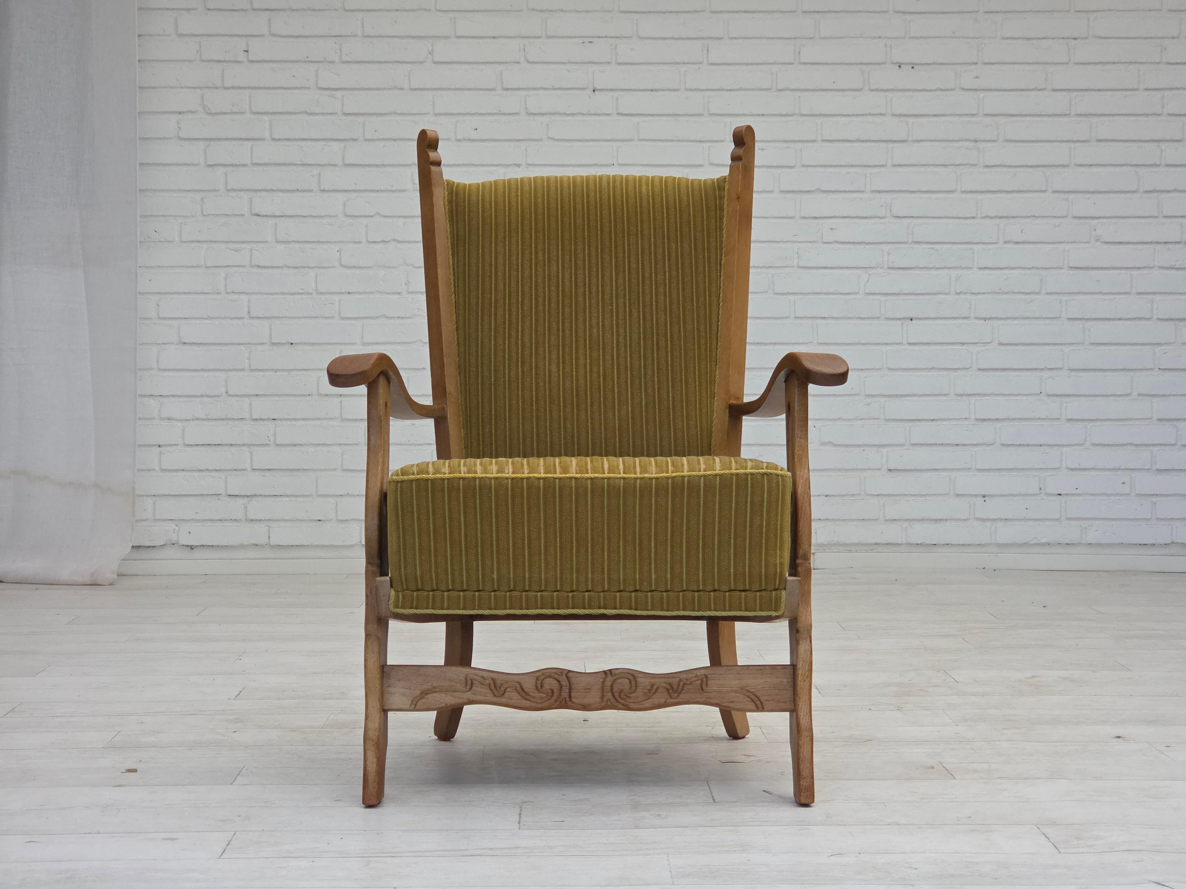 Poltrona scandinava degli anni '70, tessuto in cotone/lana, legno massiccio di quercia. in vendita 3