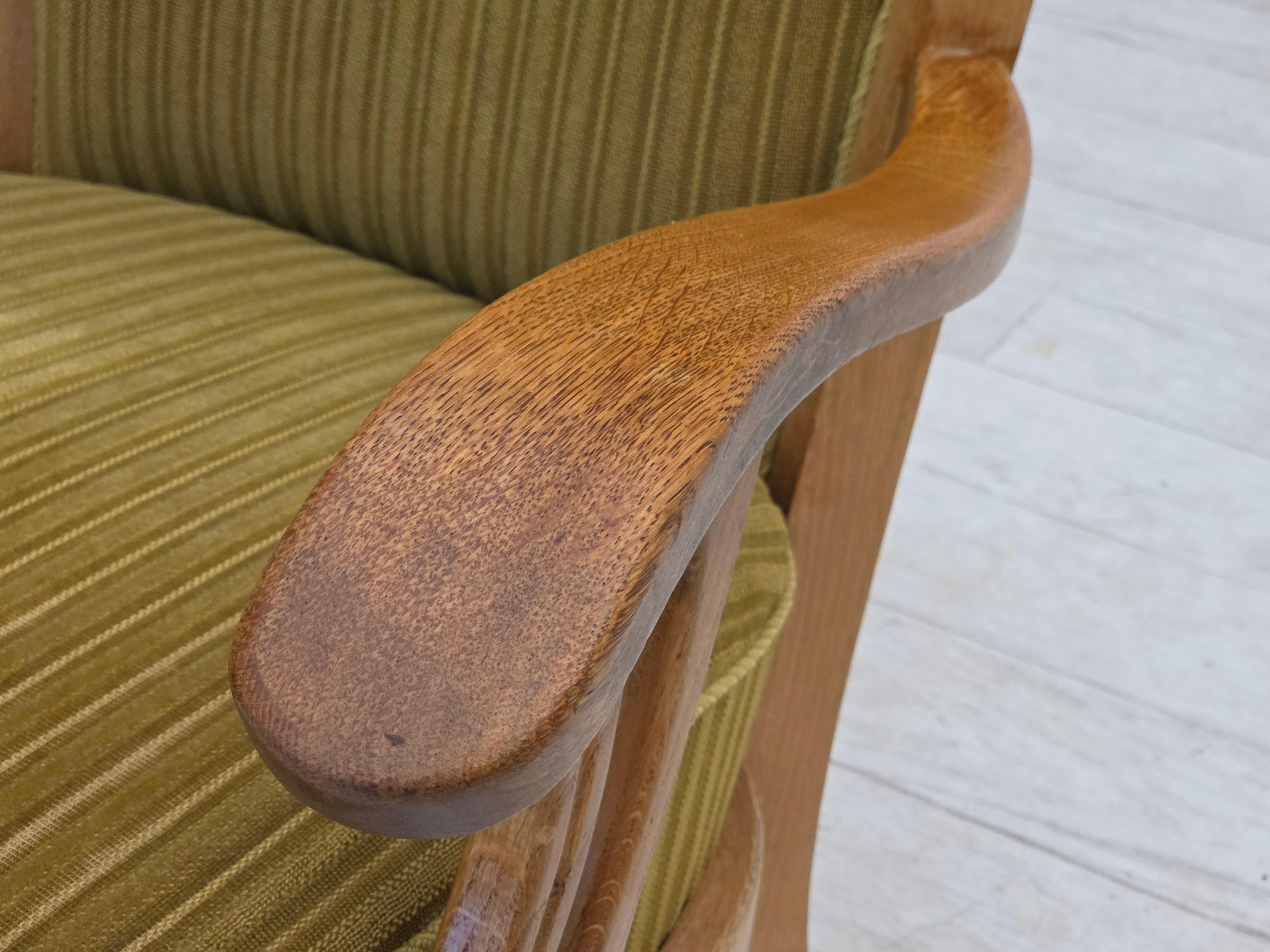 Poltrona scandinava degli anni '70, tessuto in cotone/lana, legno massiccio di quercia. in vendita 4