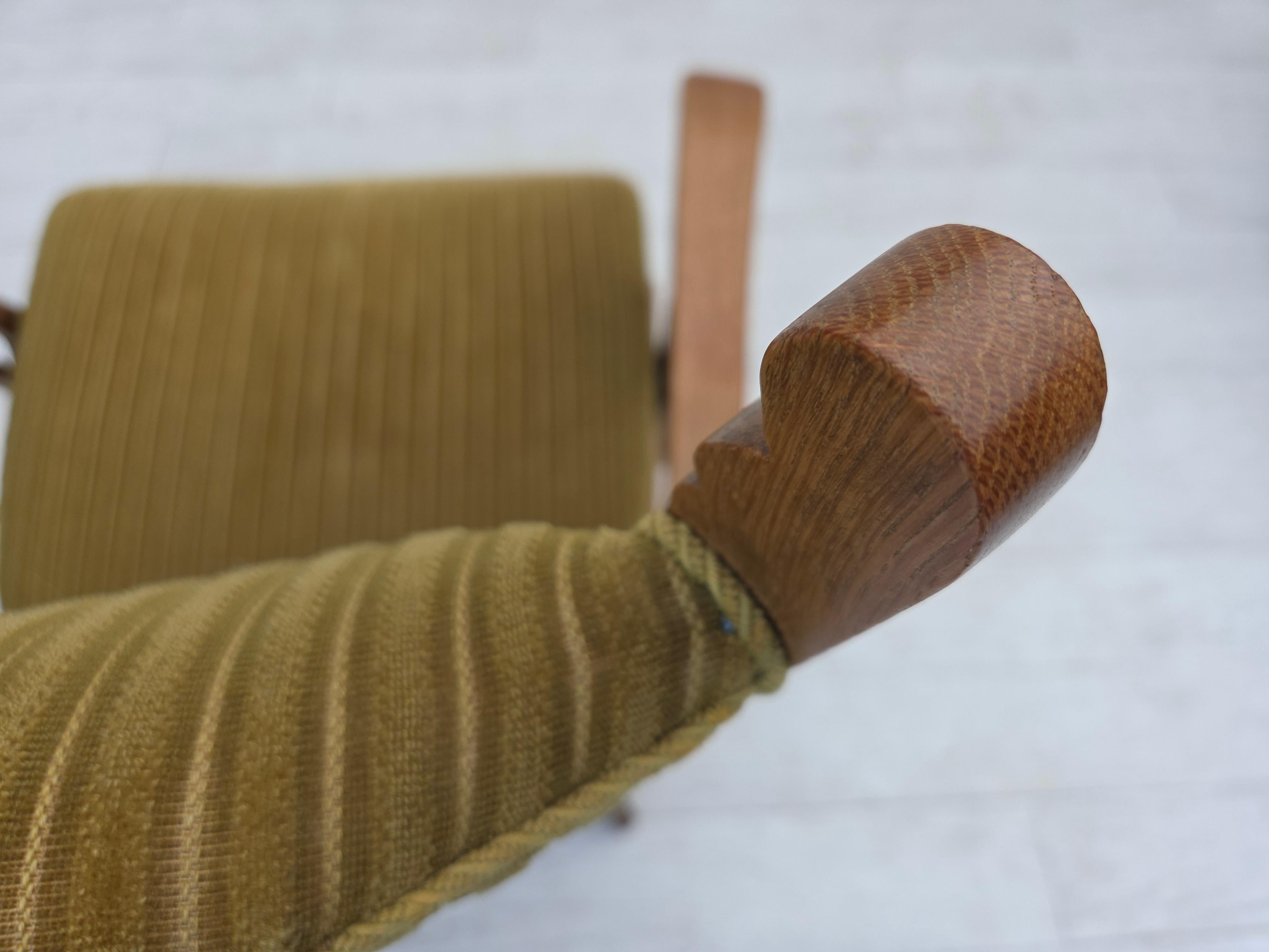 Poltrona scandinava degli anni '70, tessuto in cotone/lana, legno massiccio di quercia. in vendita 9