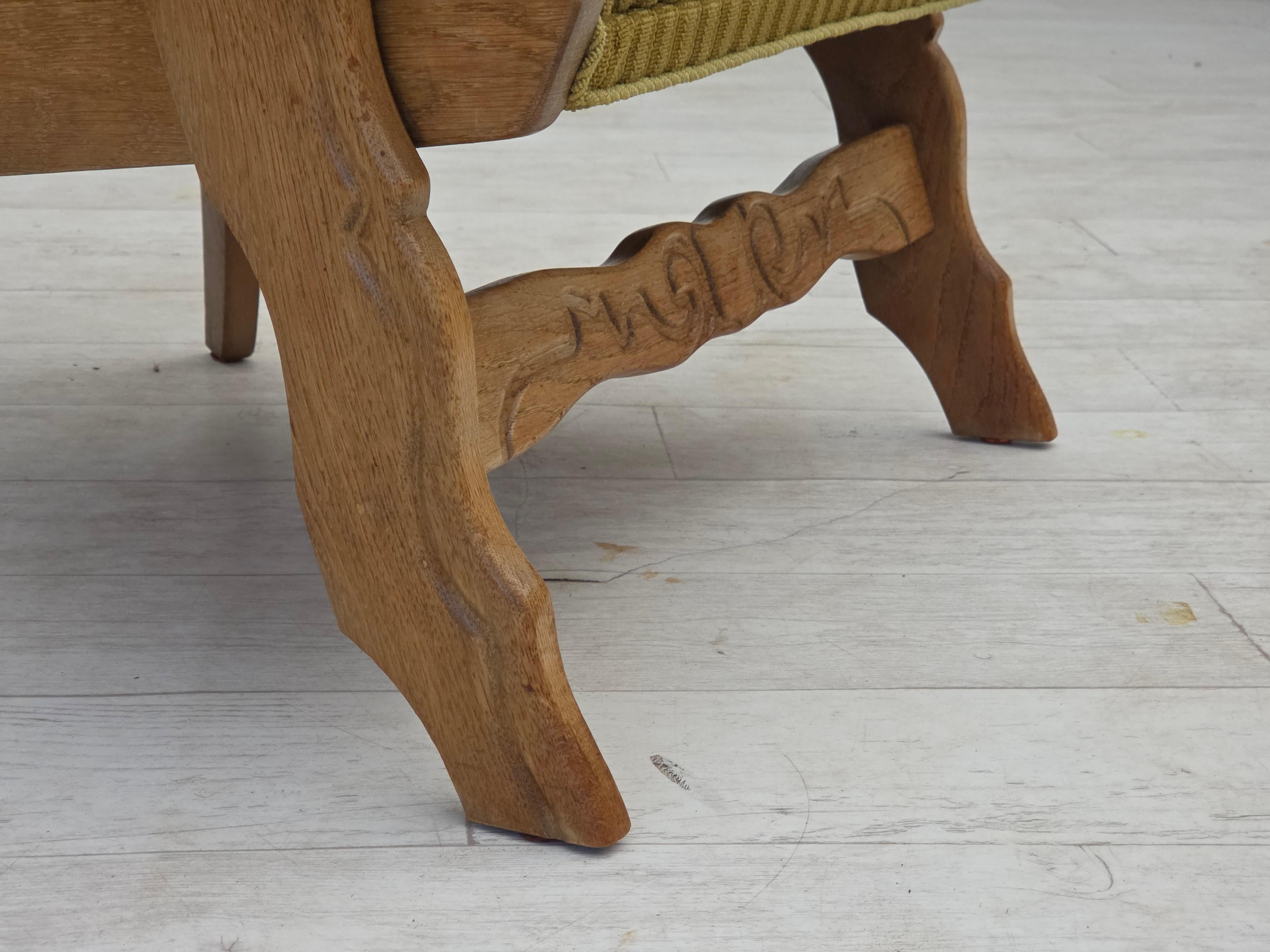 Metà XX secolo Poltrona scandinava degli anni '70, tessuto in cotone/lana, legno massiccio di quercia. in vendita