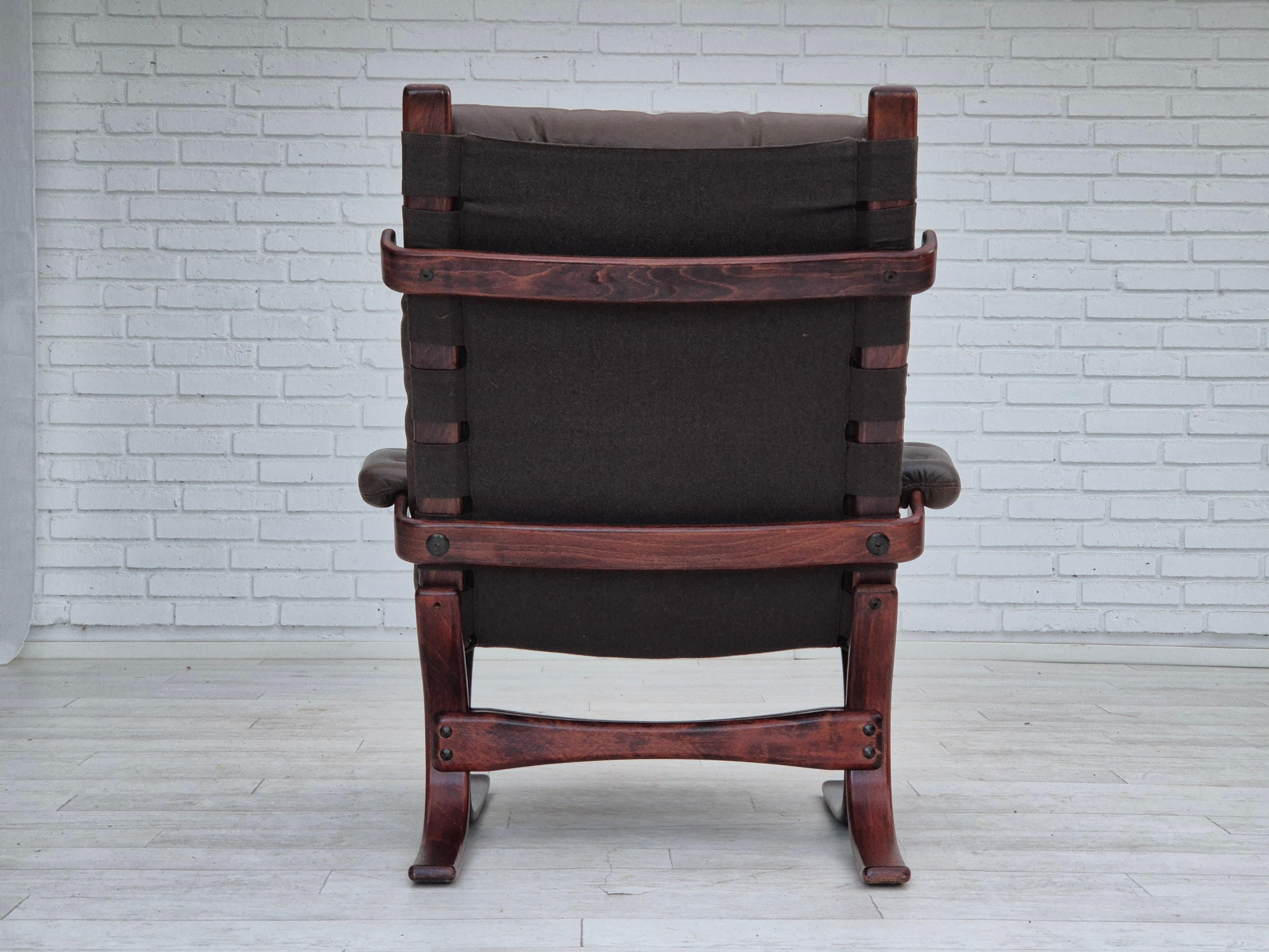 1970s, Scandinavian armchair, original condition, furniture leather, bent wood. In Good Condition For Sale In Tarm, 82