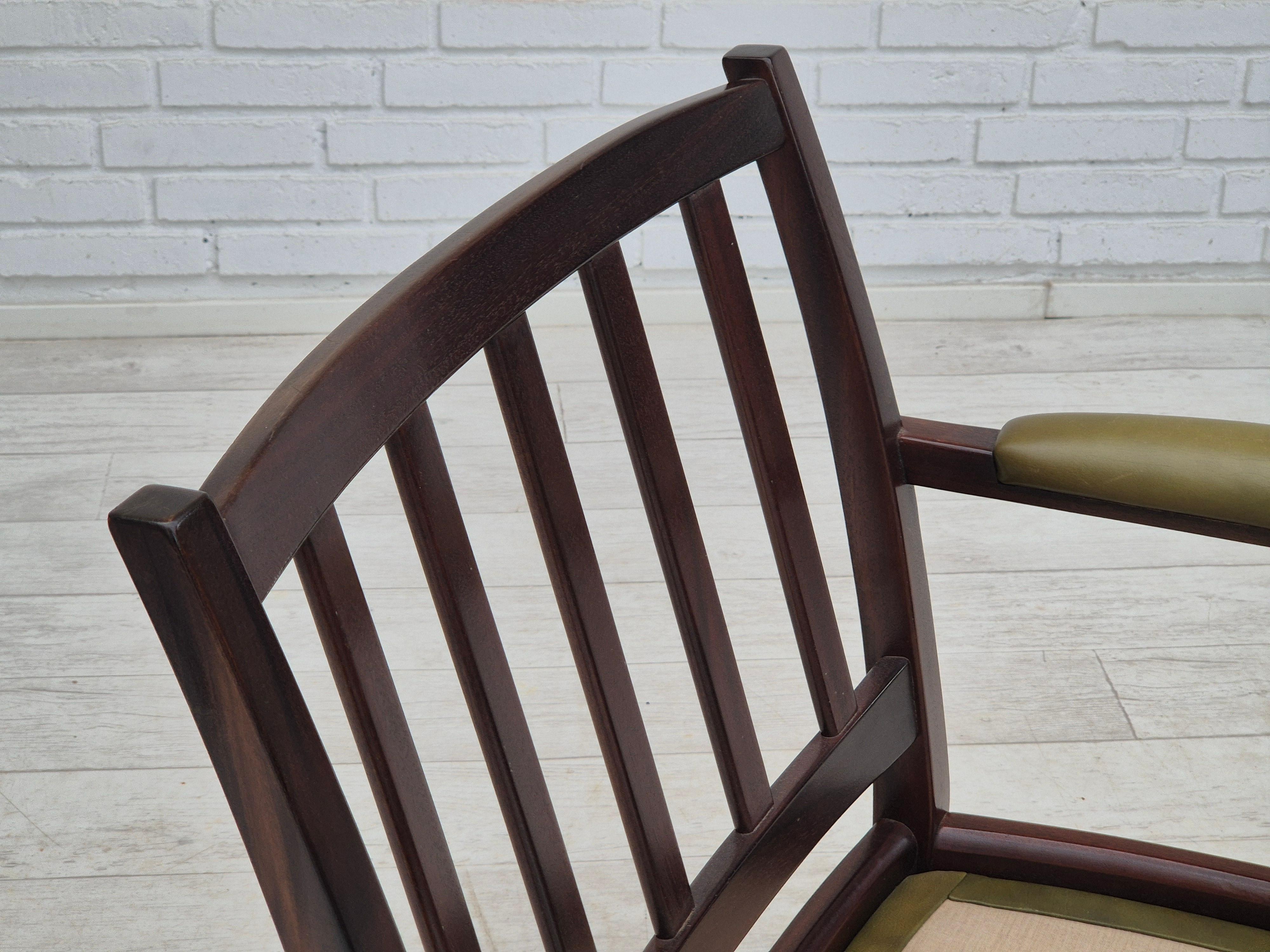 Años 70, sillón escandinavo, estado original, muebles de cuero, madera de teca. en venta 6