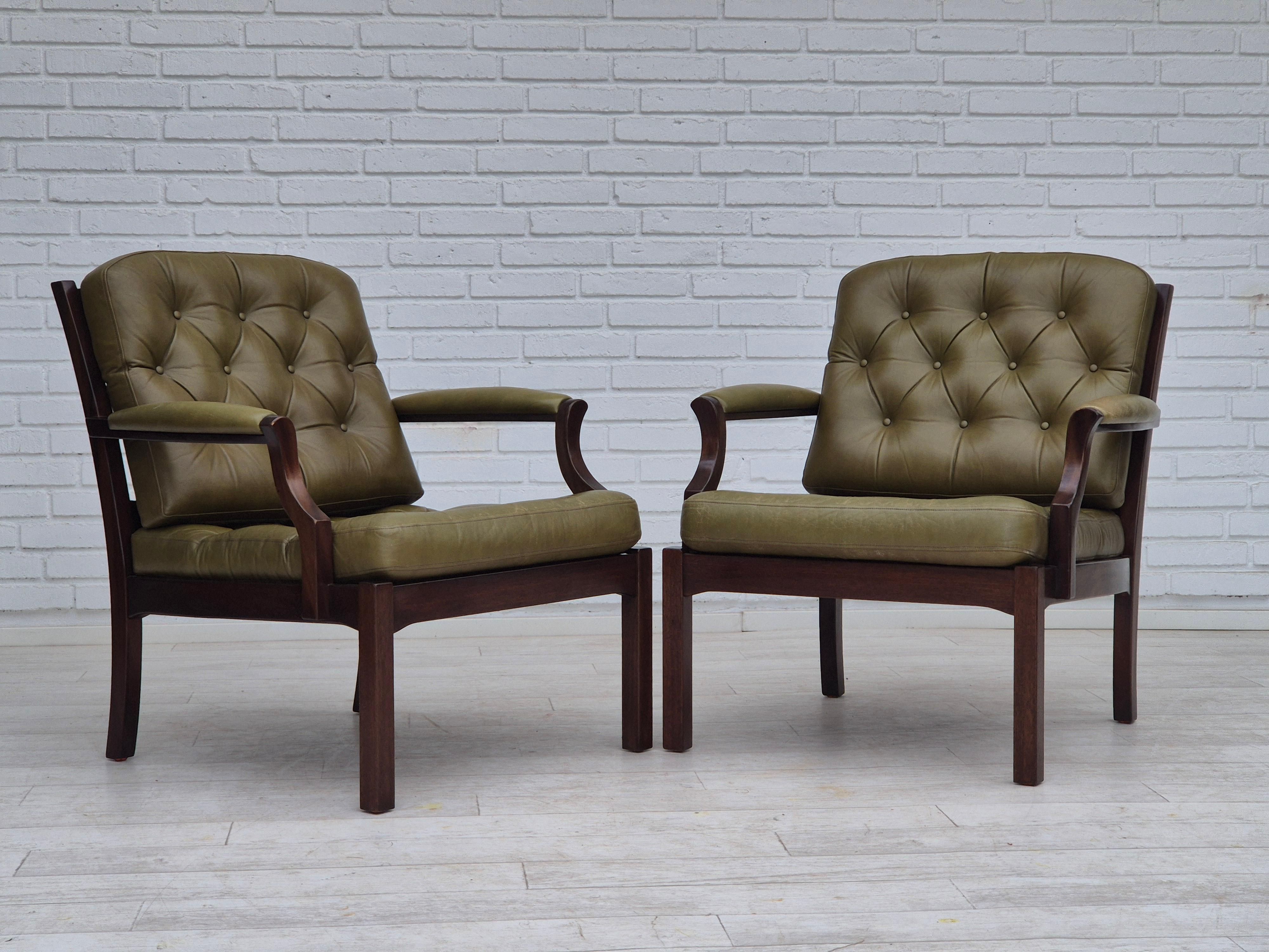 Años 70, sillón escandinavo, estado original, muebles de cuero, madera de teca. en venta 9