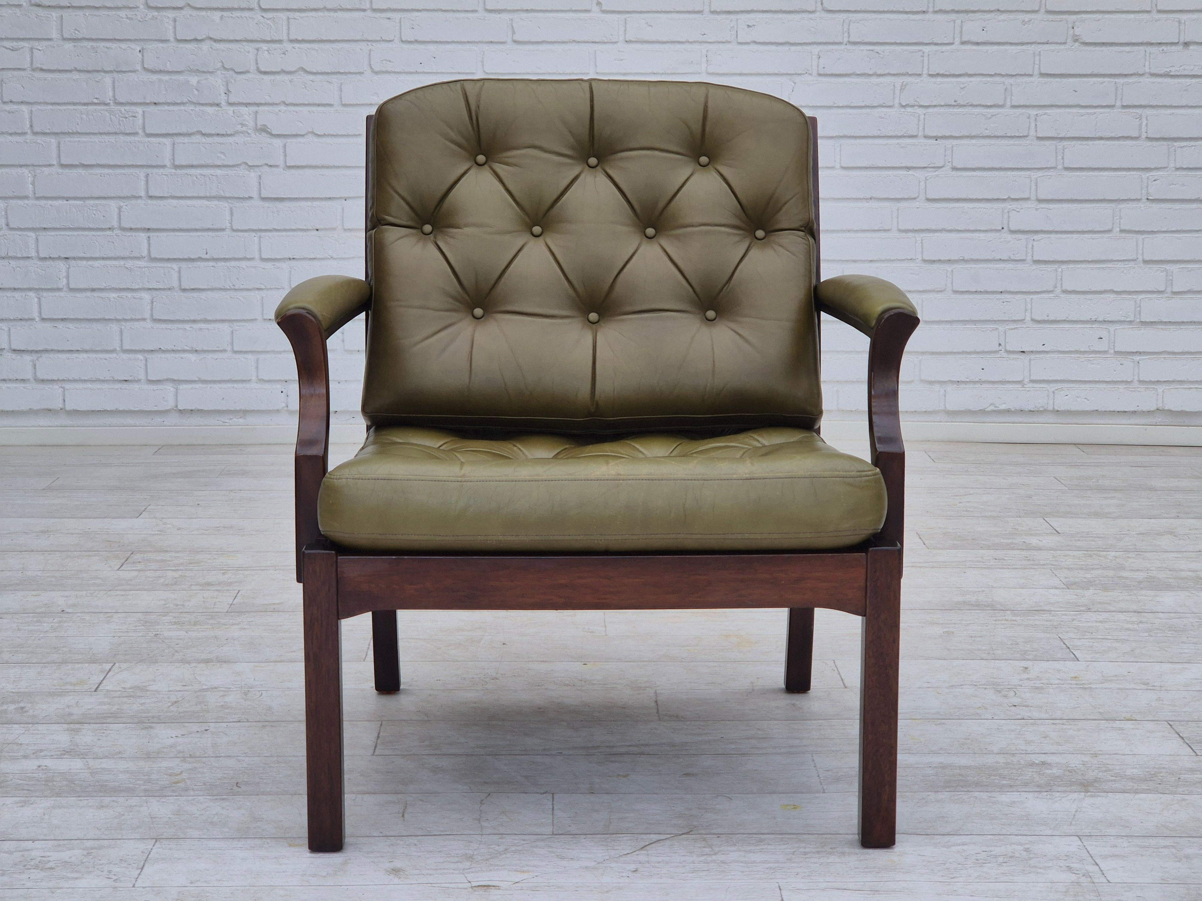 Años 70, sillón escandinavo, estado original, muebles de cuero, madera de teca. Escandinavo moderno en venta