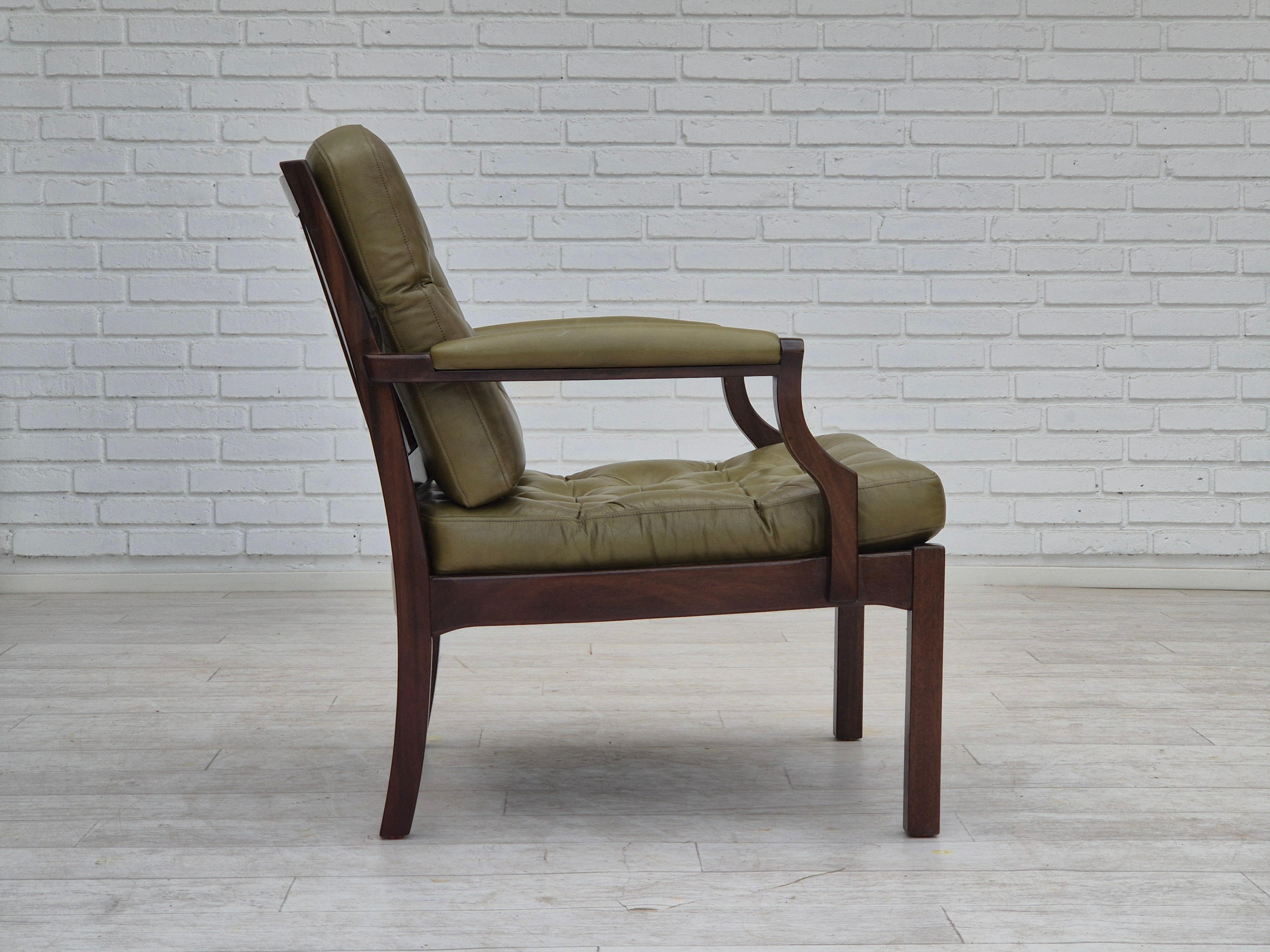 Años 70, sillón escandinavo, estado original, muebles de cuero, madera de teca. en Bueno estado para la venta en Tarm, 82