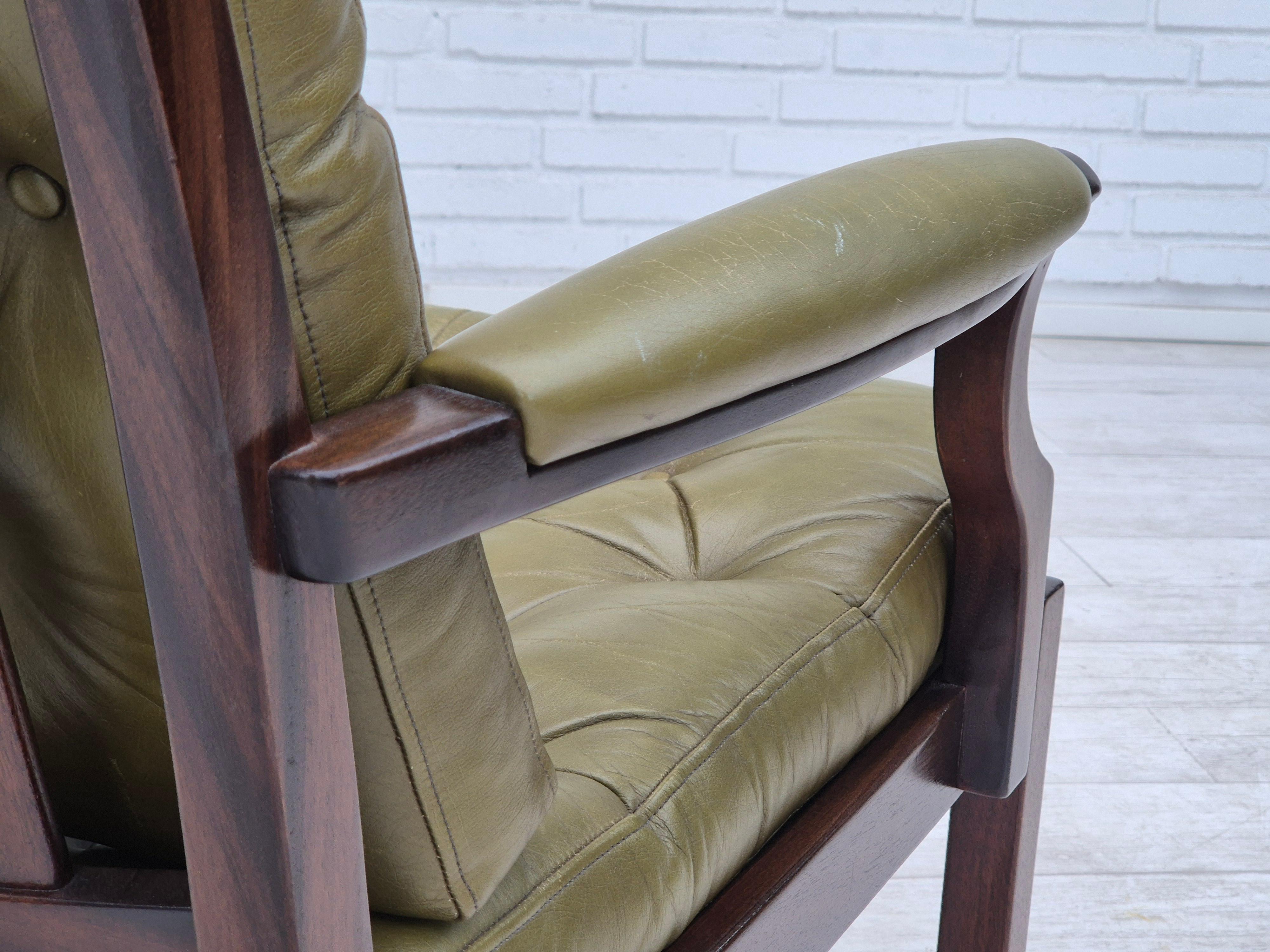 Años 70, sillón escandinavo, estado original, muebles de cuero, madera de teca. Cuero en venta