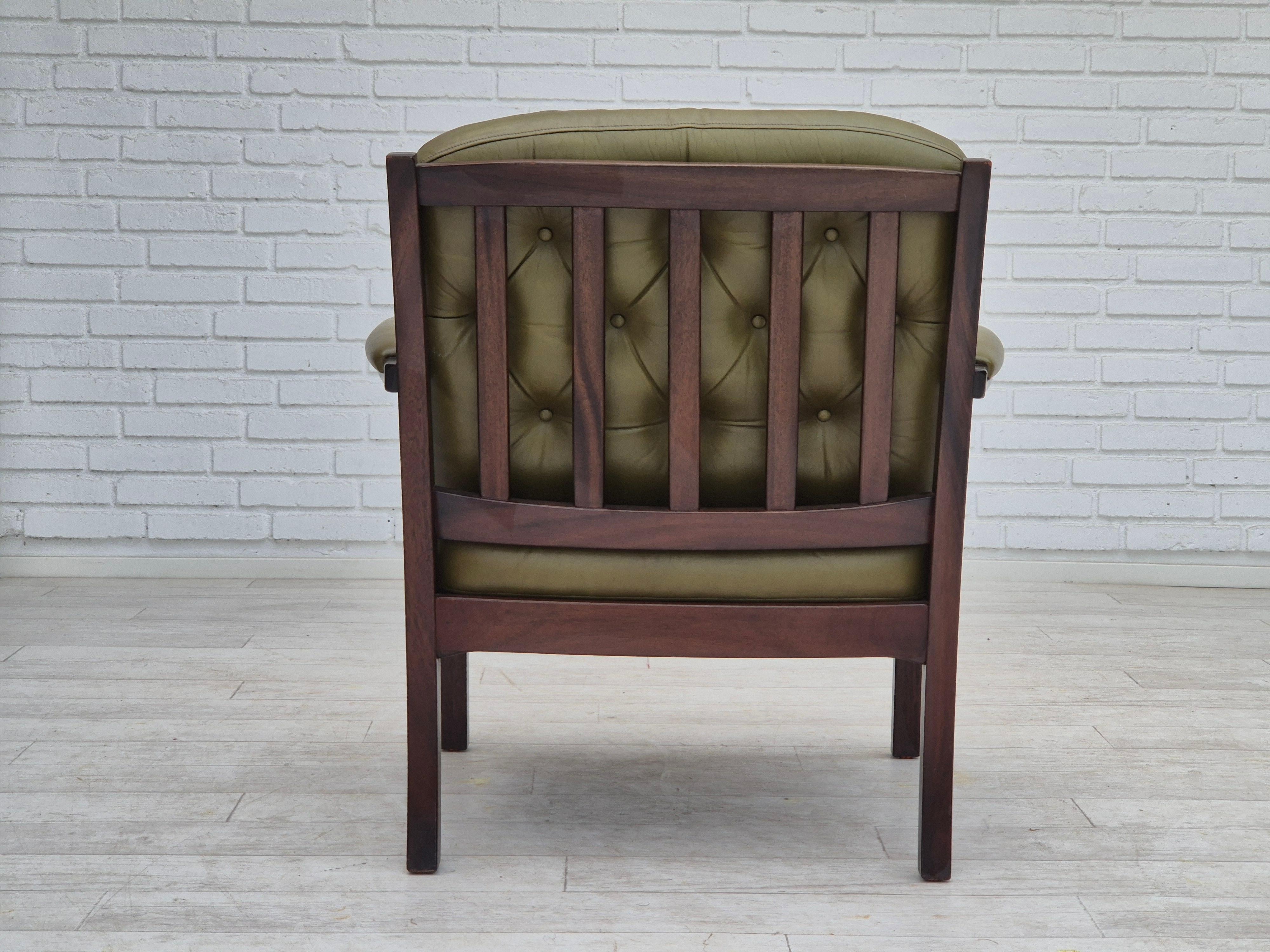 Años 70, sillón escandinavo, estado original, muebles de cuero, madera de teca. en venta 1
