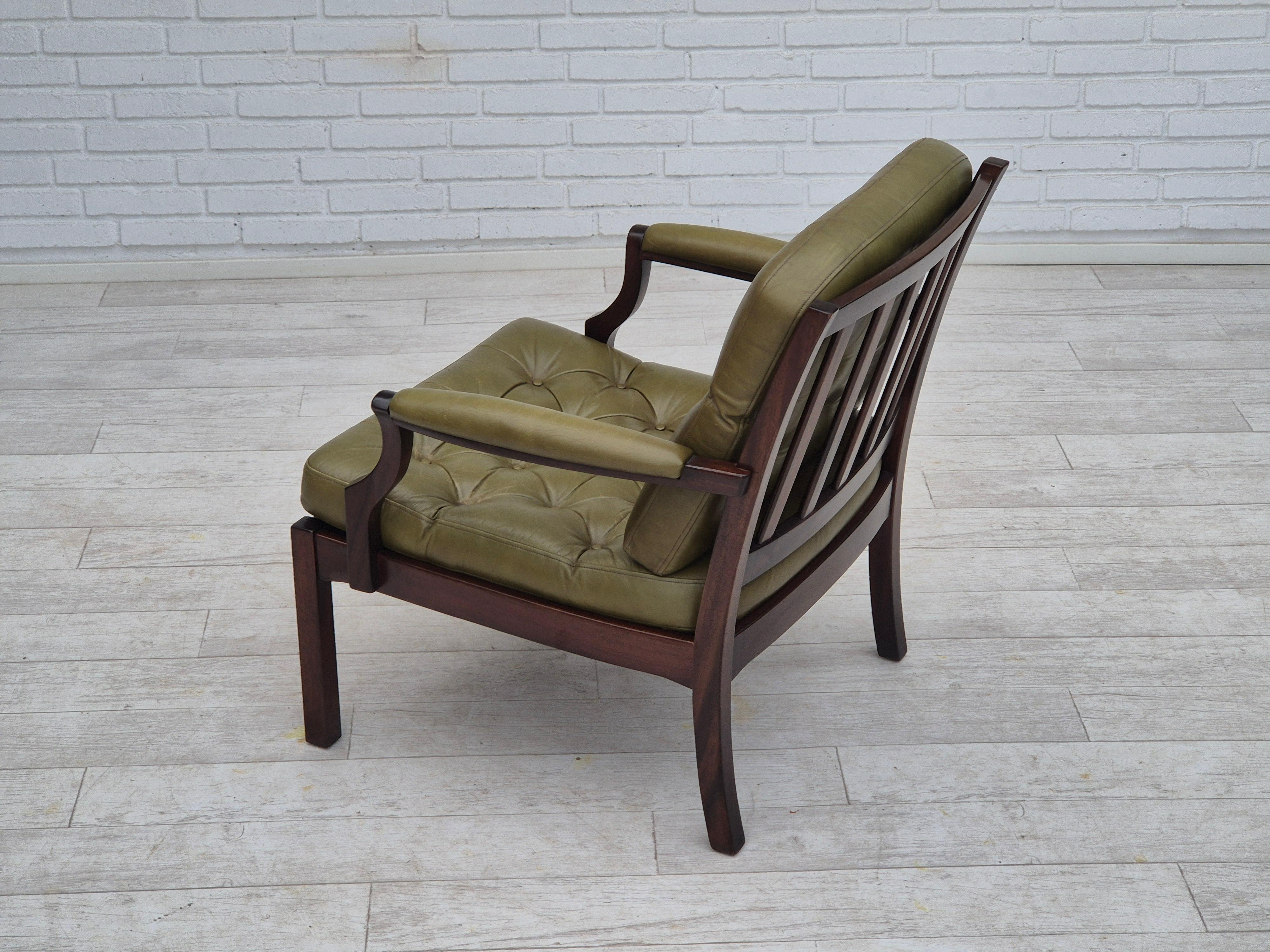 Años 70, sillón escandinavo, estado original, muebles de cuero, madera de teca. en venta 2