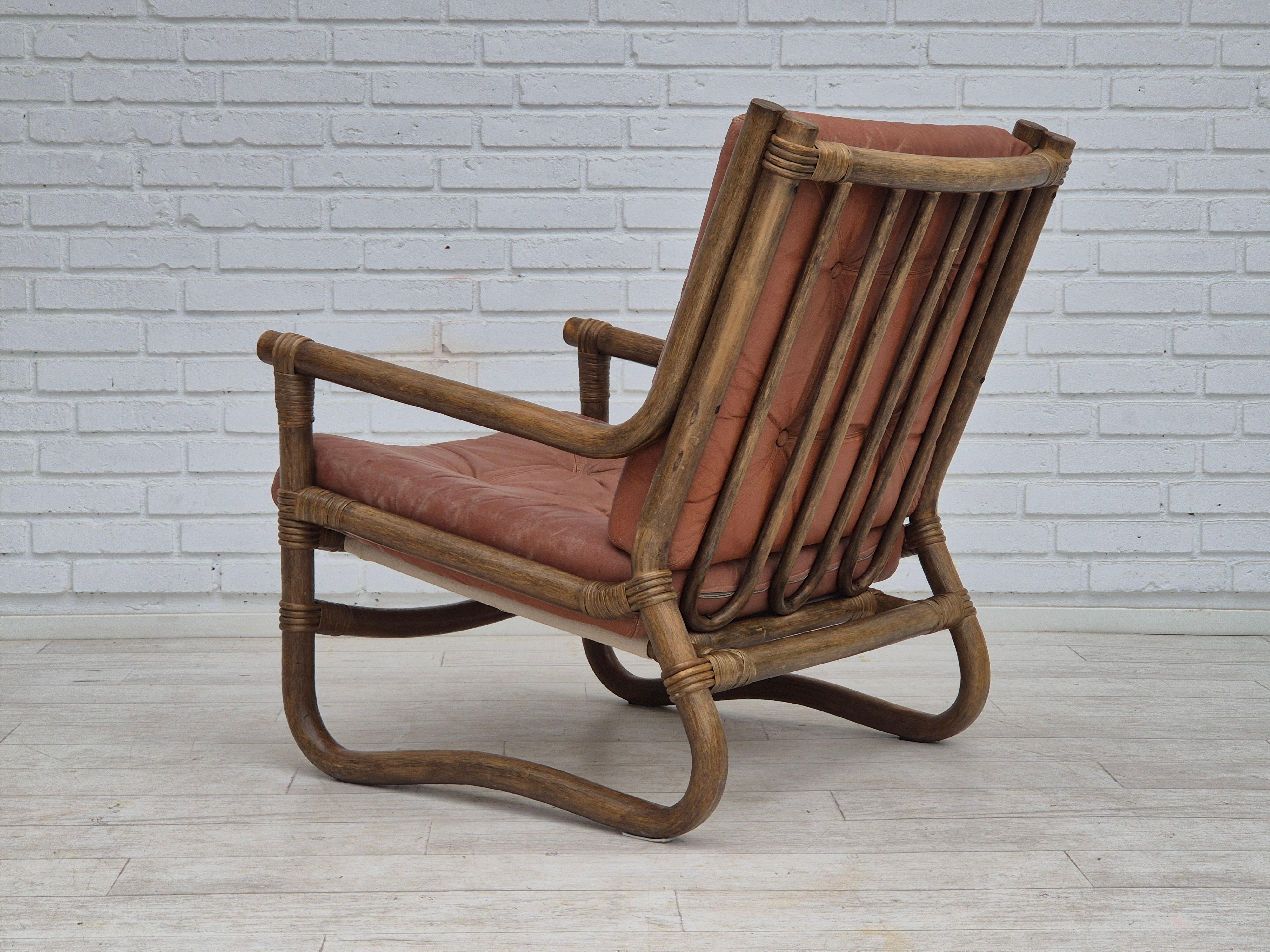 1970, fauteuil scandinave, très bon état d'origine, bambou, cuir. Bon état - En vente à Tarm, 82