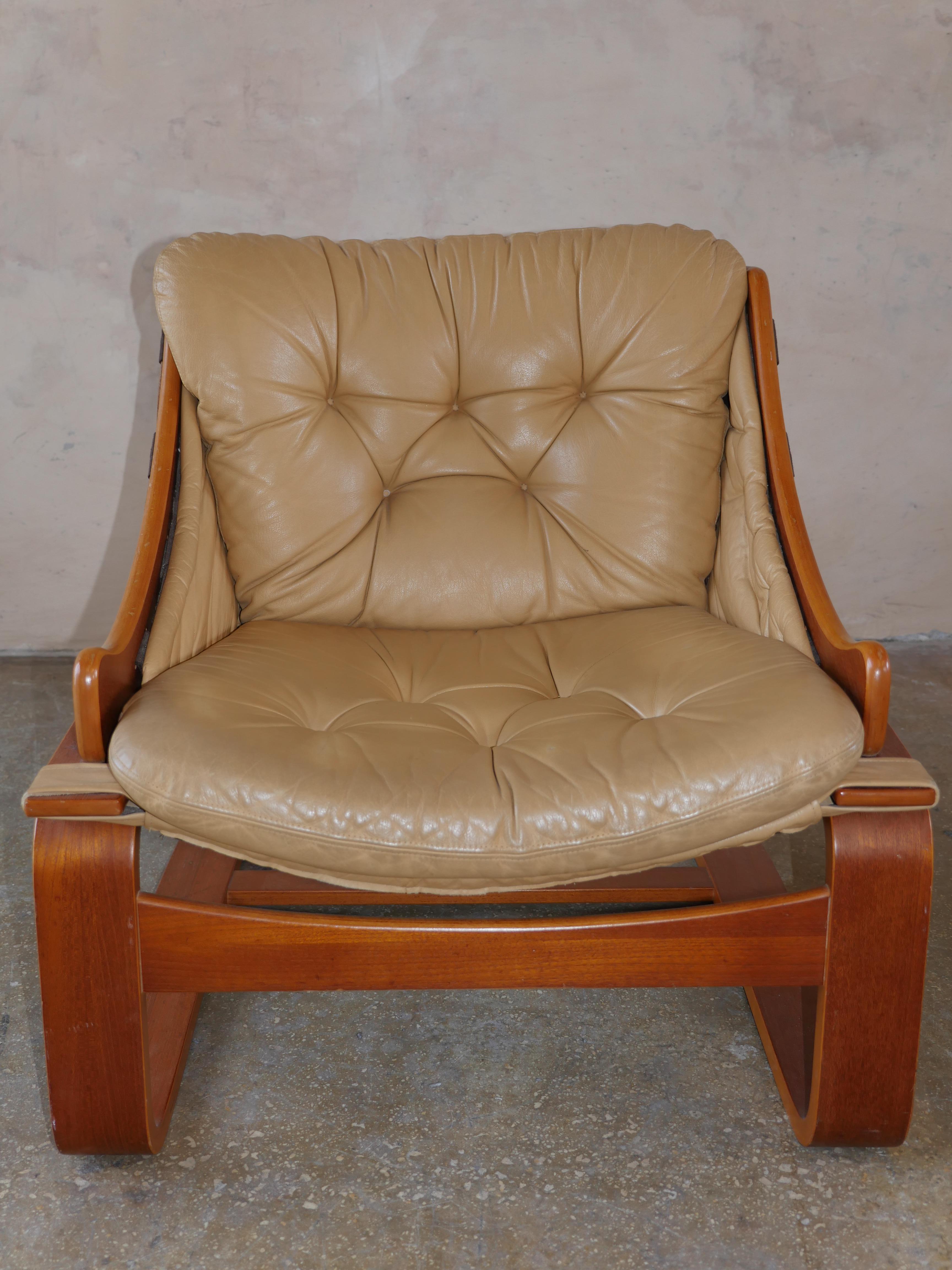 1970s, Scandinavian Bentwood Cantilevered Leather Lounge Chair In Good Condition In Miami, FL