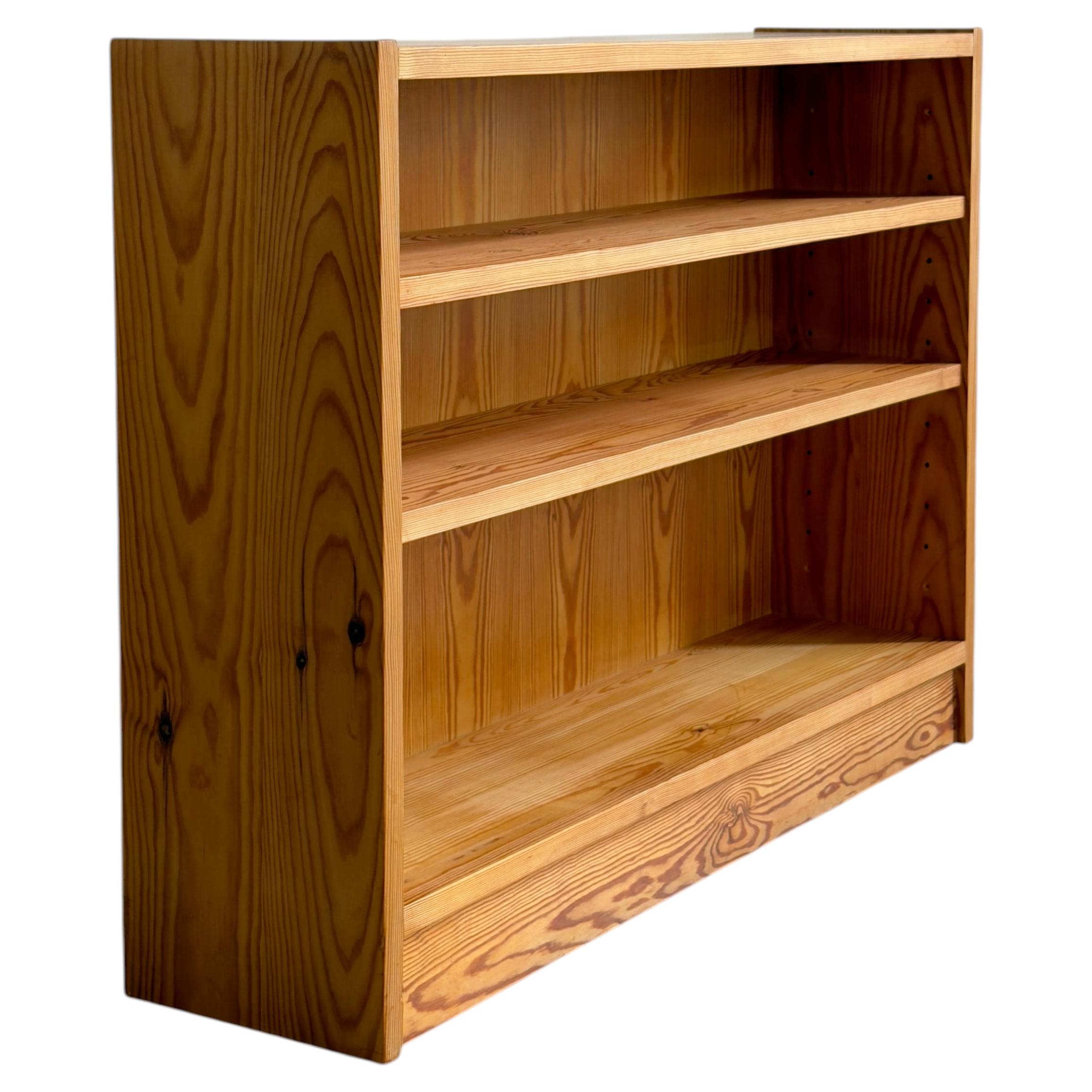 1970s Scandinavian cabinet maker book case in solid patinated pine wood For Sale