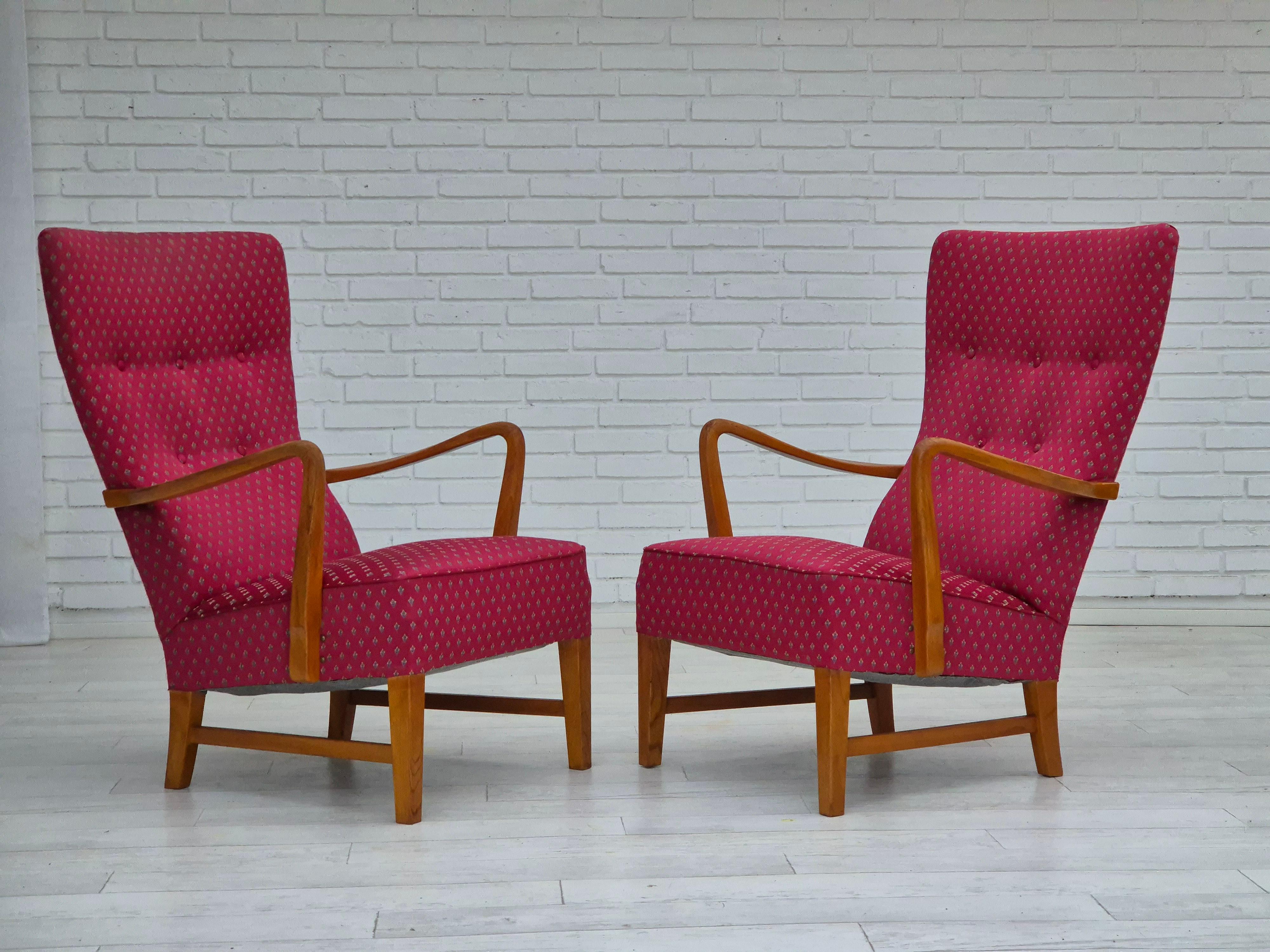 Tissu 1970, chaise scandinave, très bon état d'origine, bois de frêne. en vente