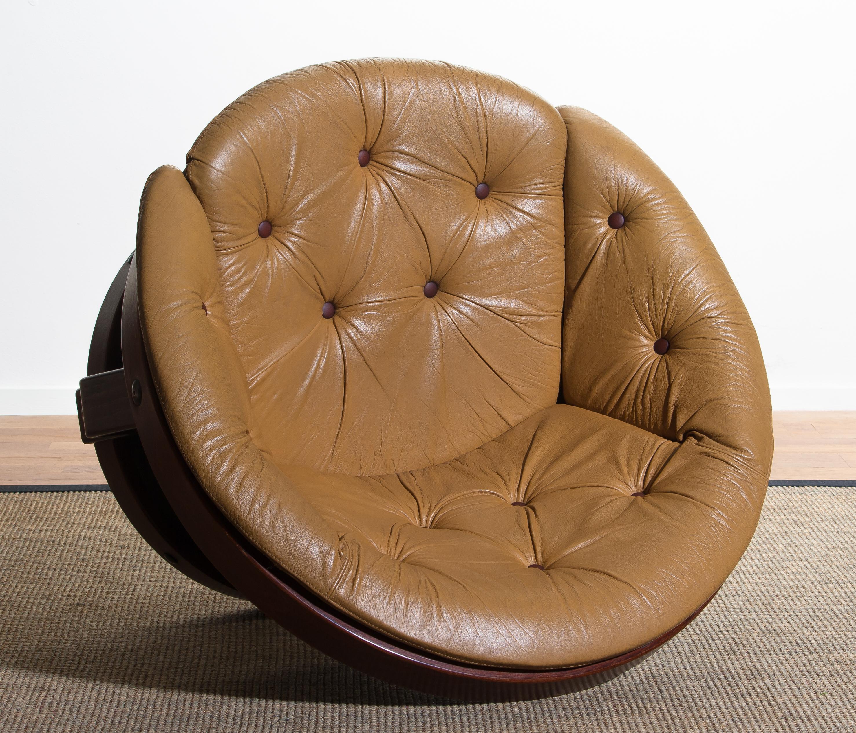 1970s Scandinavian Circle Shaped Swivel Chair by Oddmund Vad in Camel Leather 3