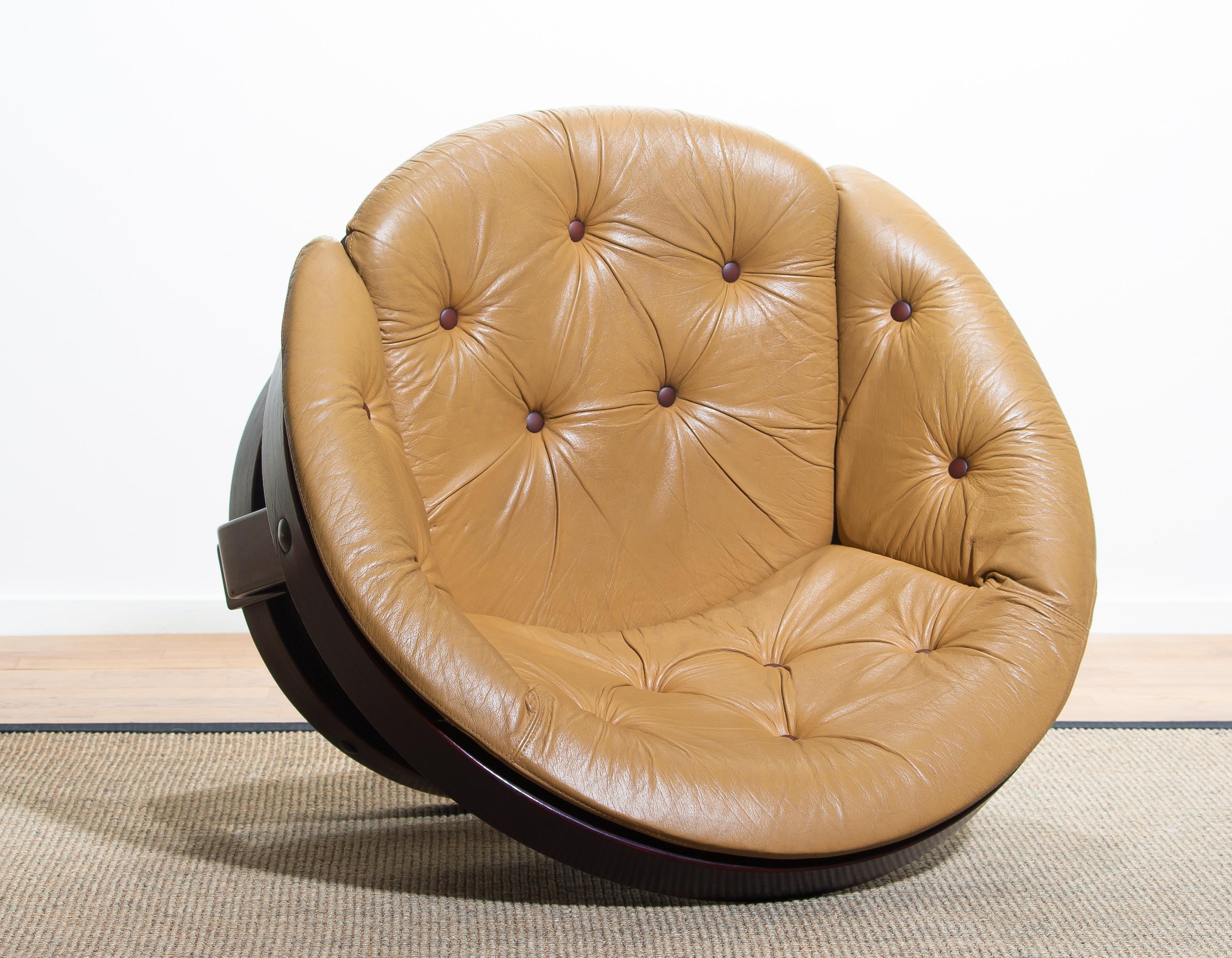 1970s Scandinavian Circle Shaped Swivel Chair by Oddmund Vad in Camel Leather 6