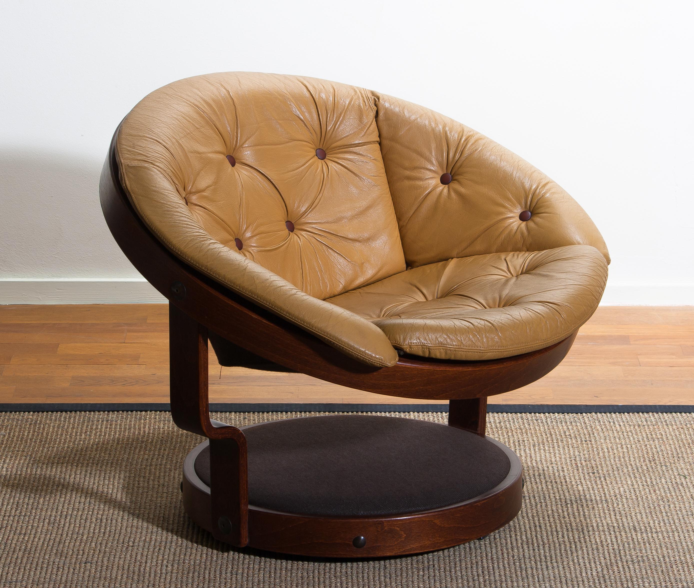 circle shaped chair