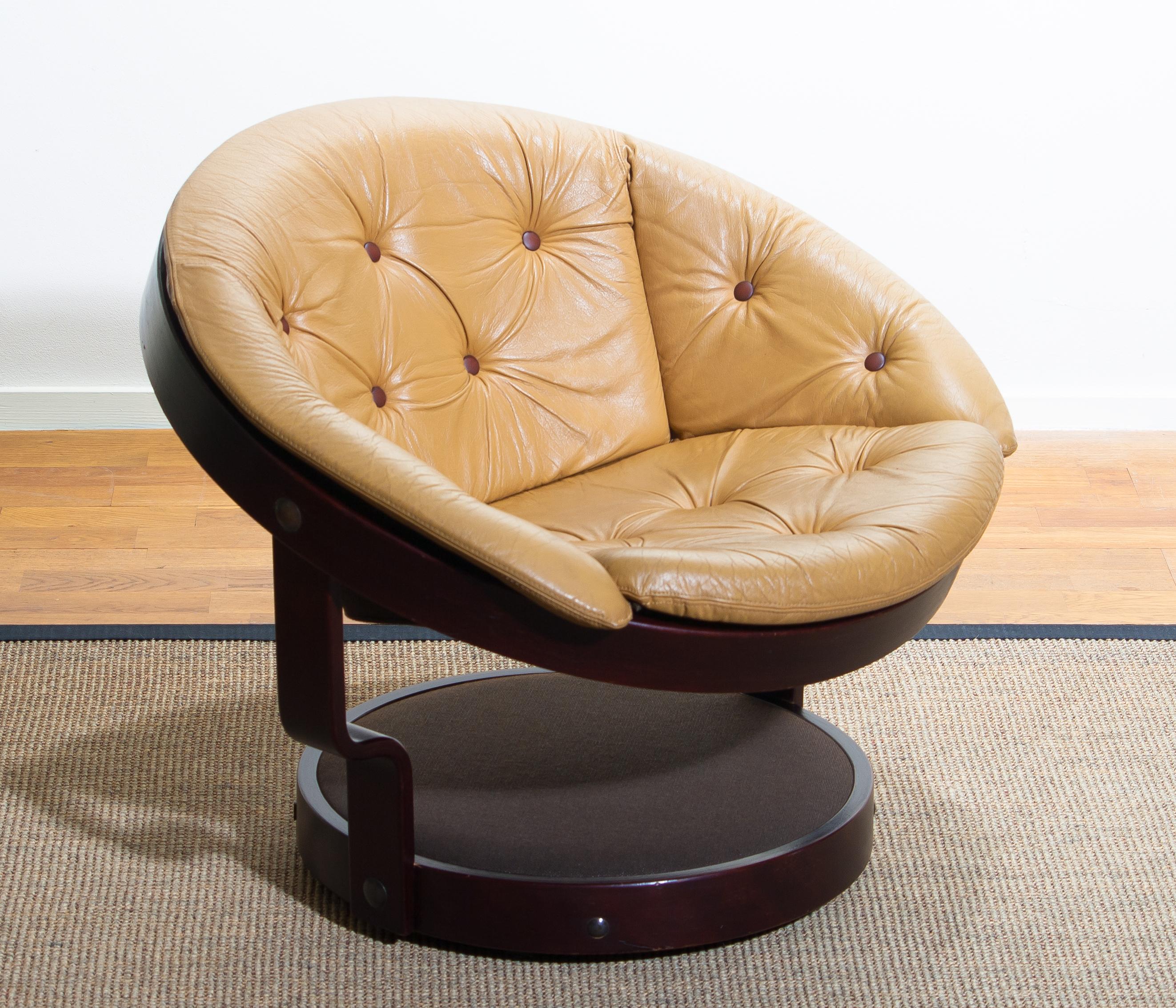 Mid-Century Modern 1970s Scandinavian Circle Shaped Swivel Chair by Oddmund Vad in Camel Leather