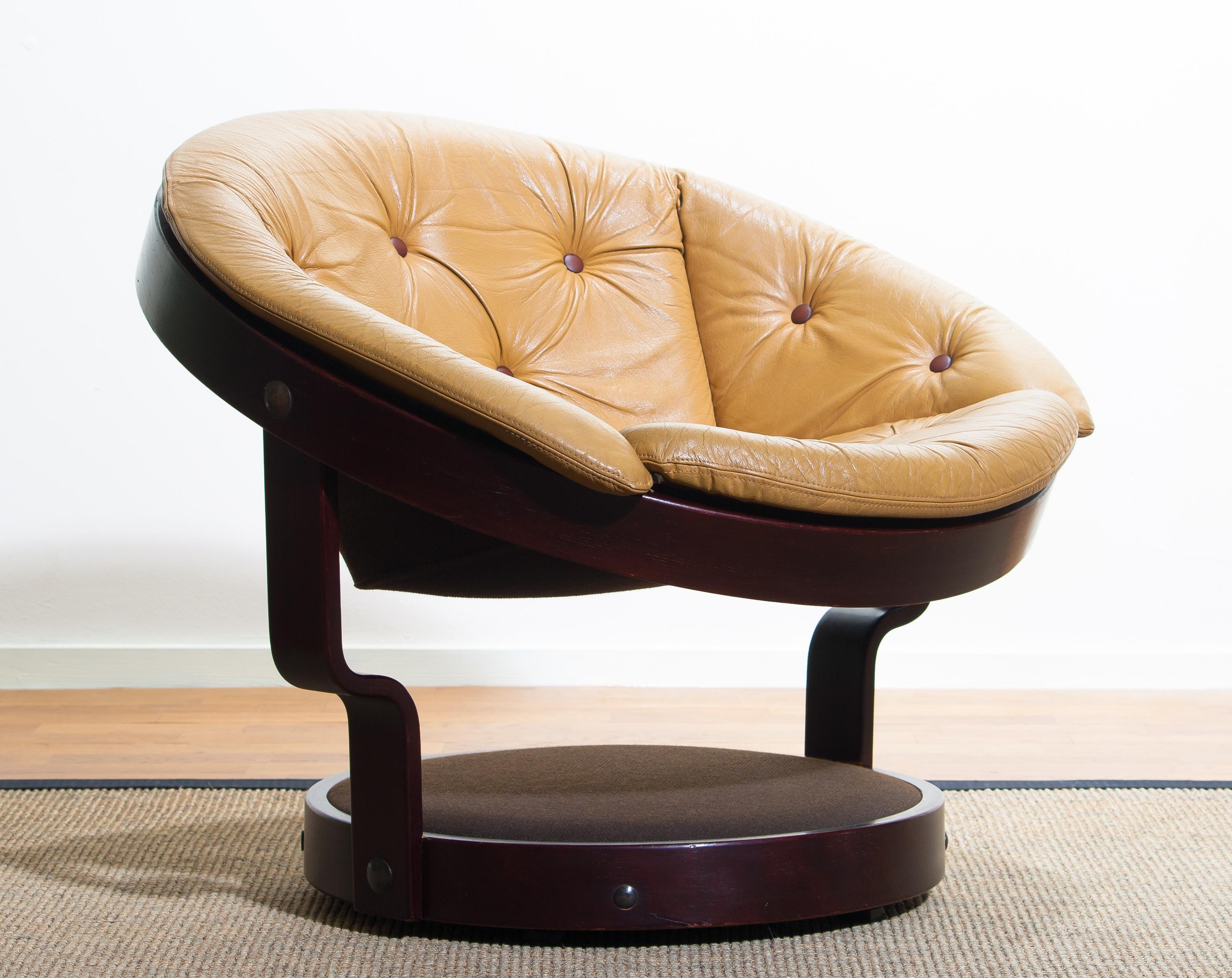 Norwegian 1970s Scandinavian Circle Shaped Swivel Chair by Oddmund Vad in Camel Leather