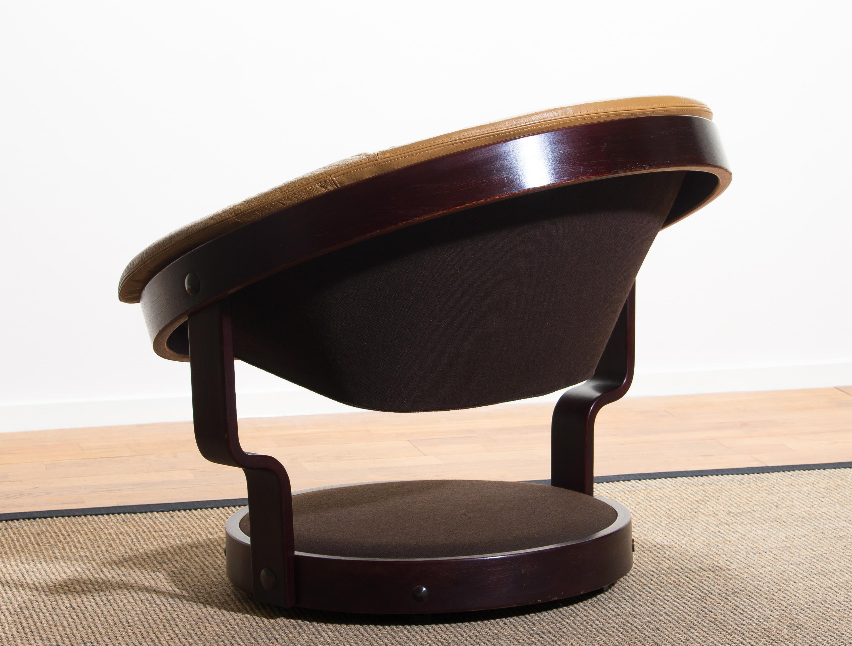 Late 20th Century 1970s Scandinavian Circle Shaped Swivel Chair by Oddmund Vad in Camel Leather