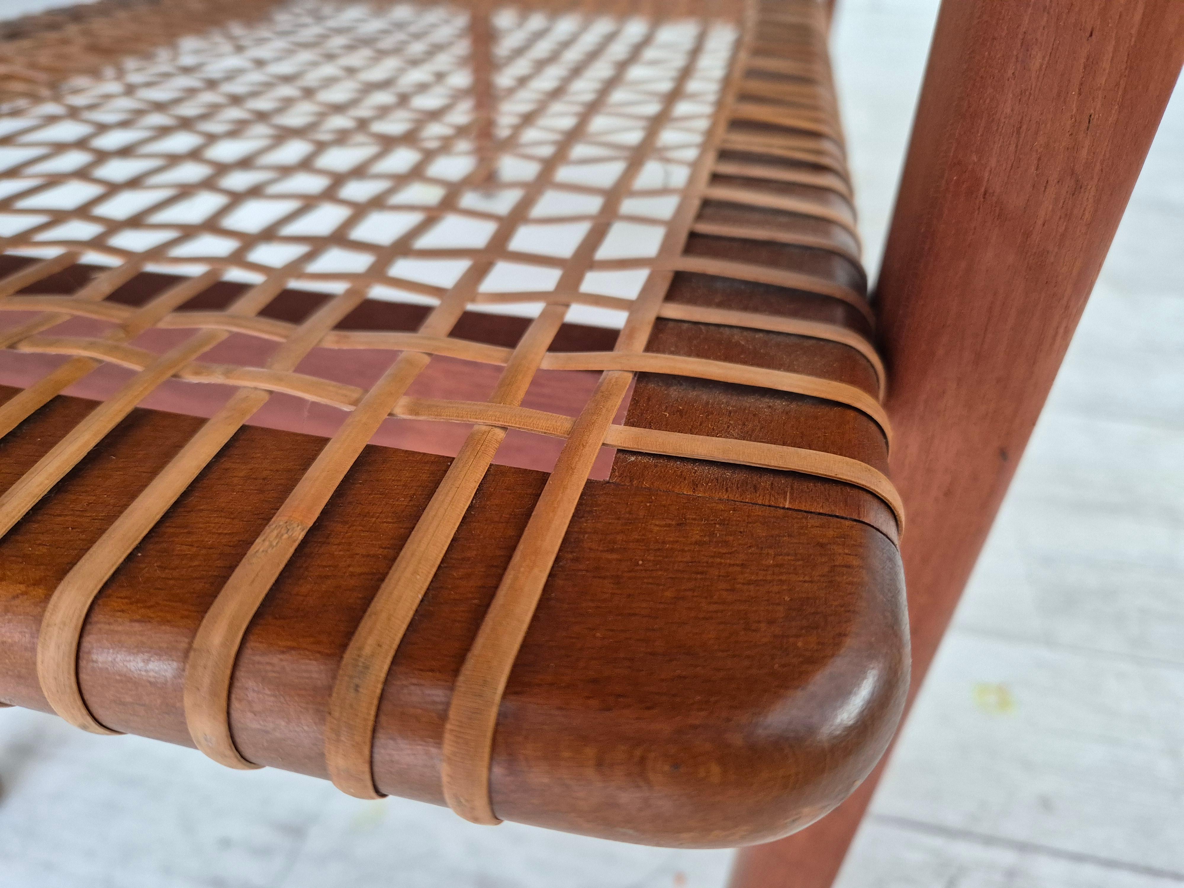 Tavolino scandinavo degli anni '70, condizioni originali, legno di teak, rattan. in vendita 5